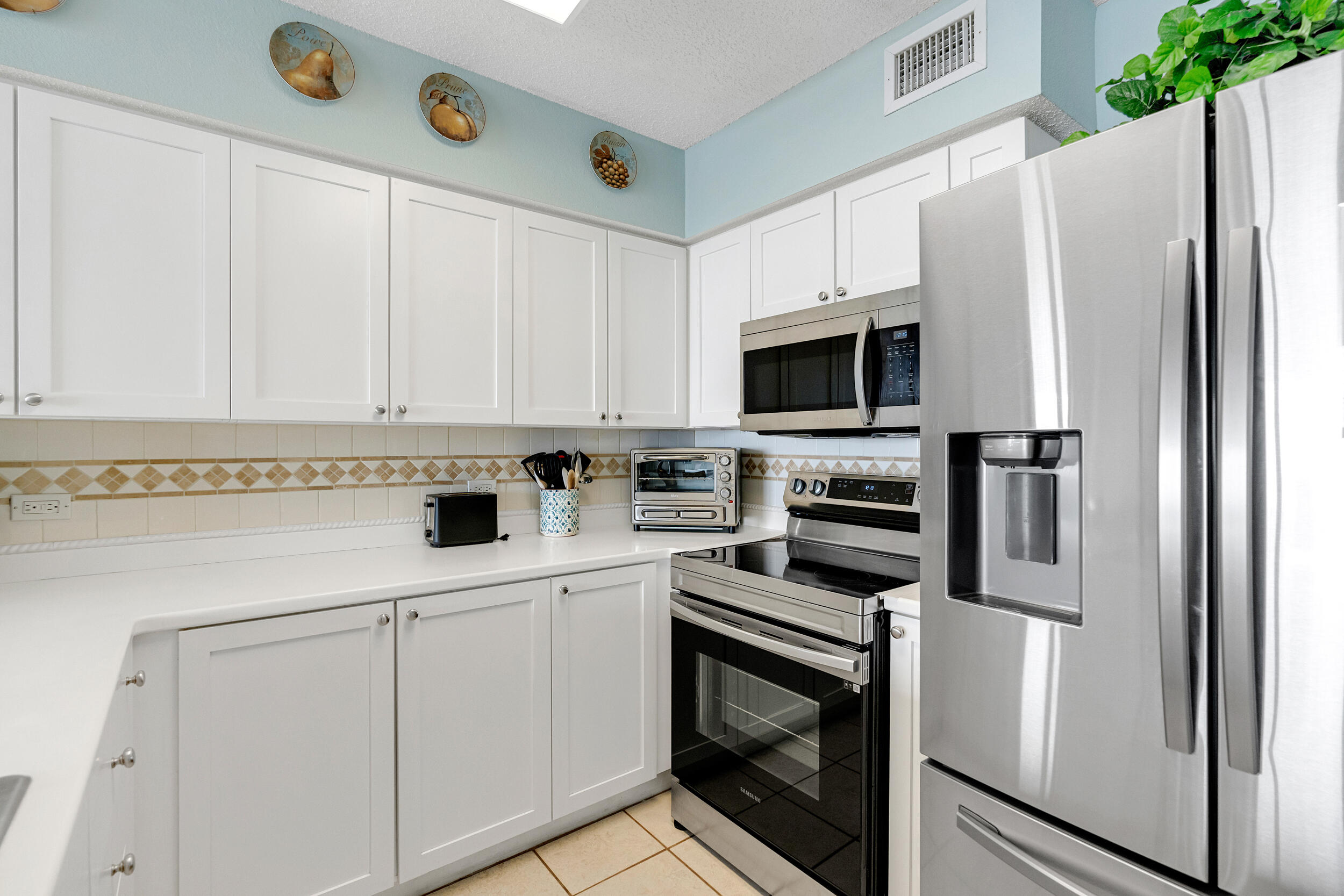 520 Santa Rosa Boulevard, 313