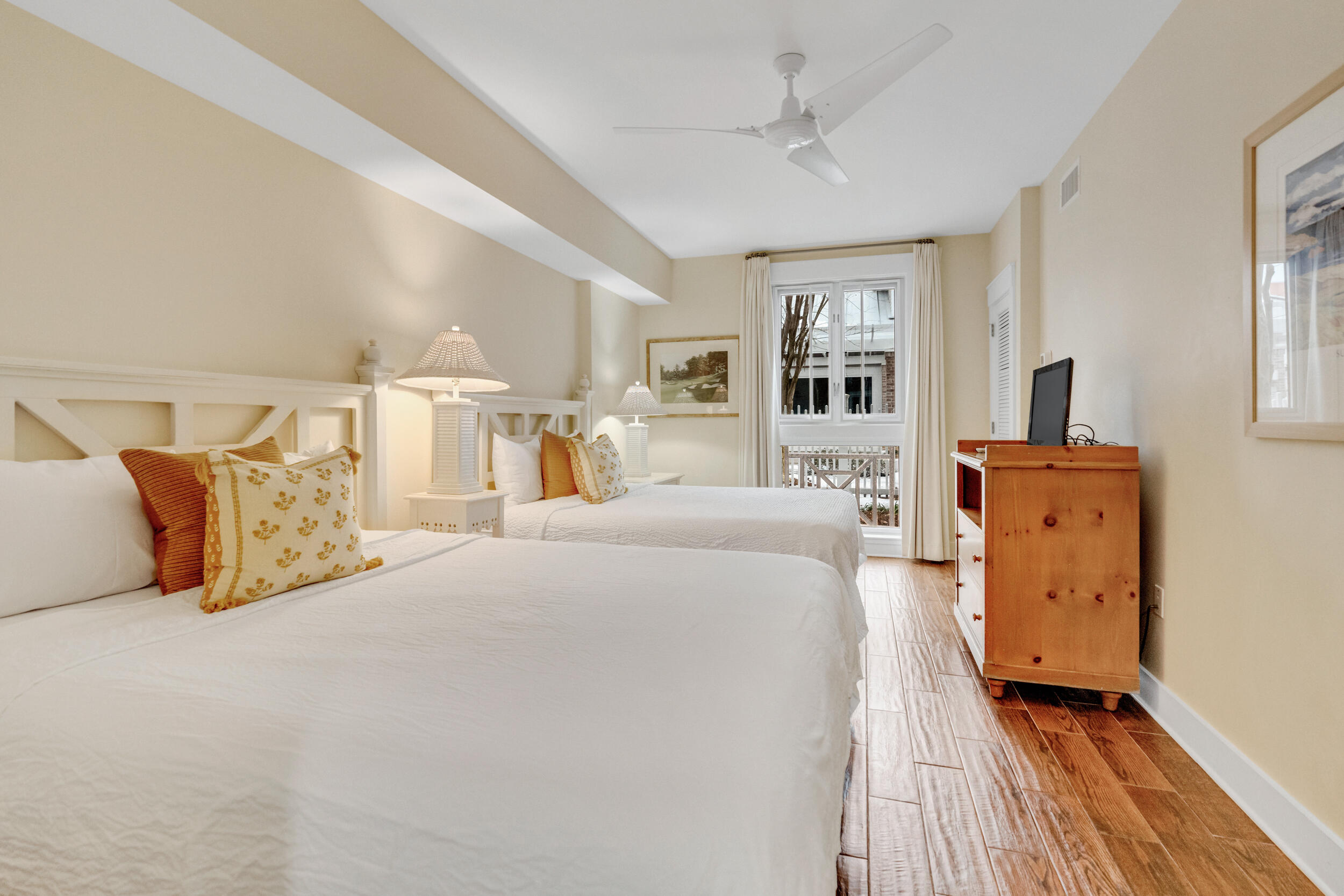 9300 Baytowne Wharf Boulevard, 328/330