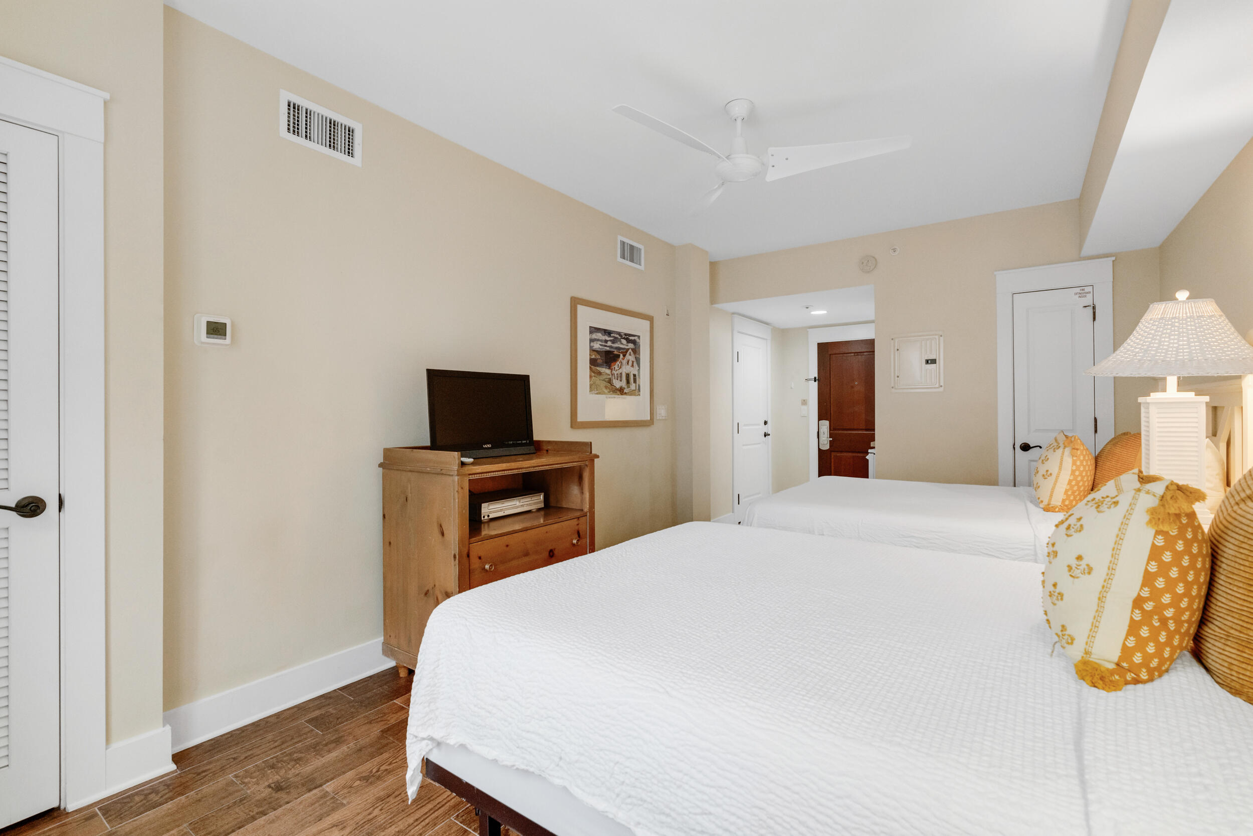 9300 Baytowne Wharf Boulevard, 328/330