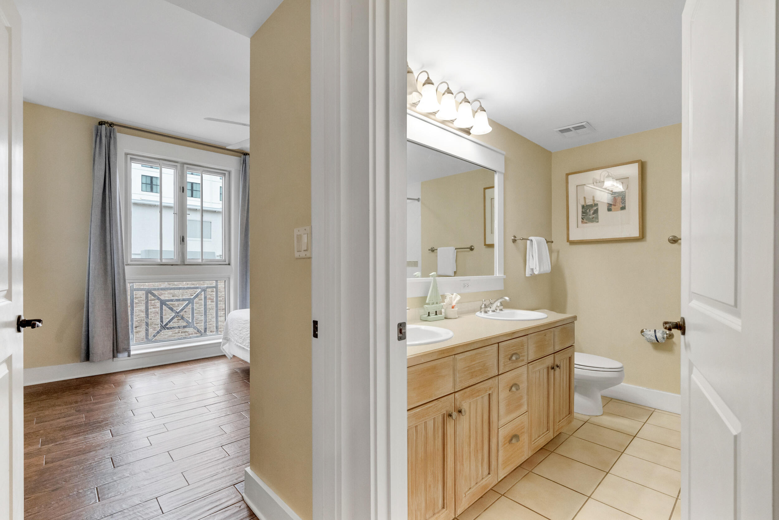 9300 Baytowne Wharf Boulevard, 328/330