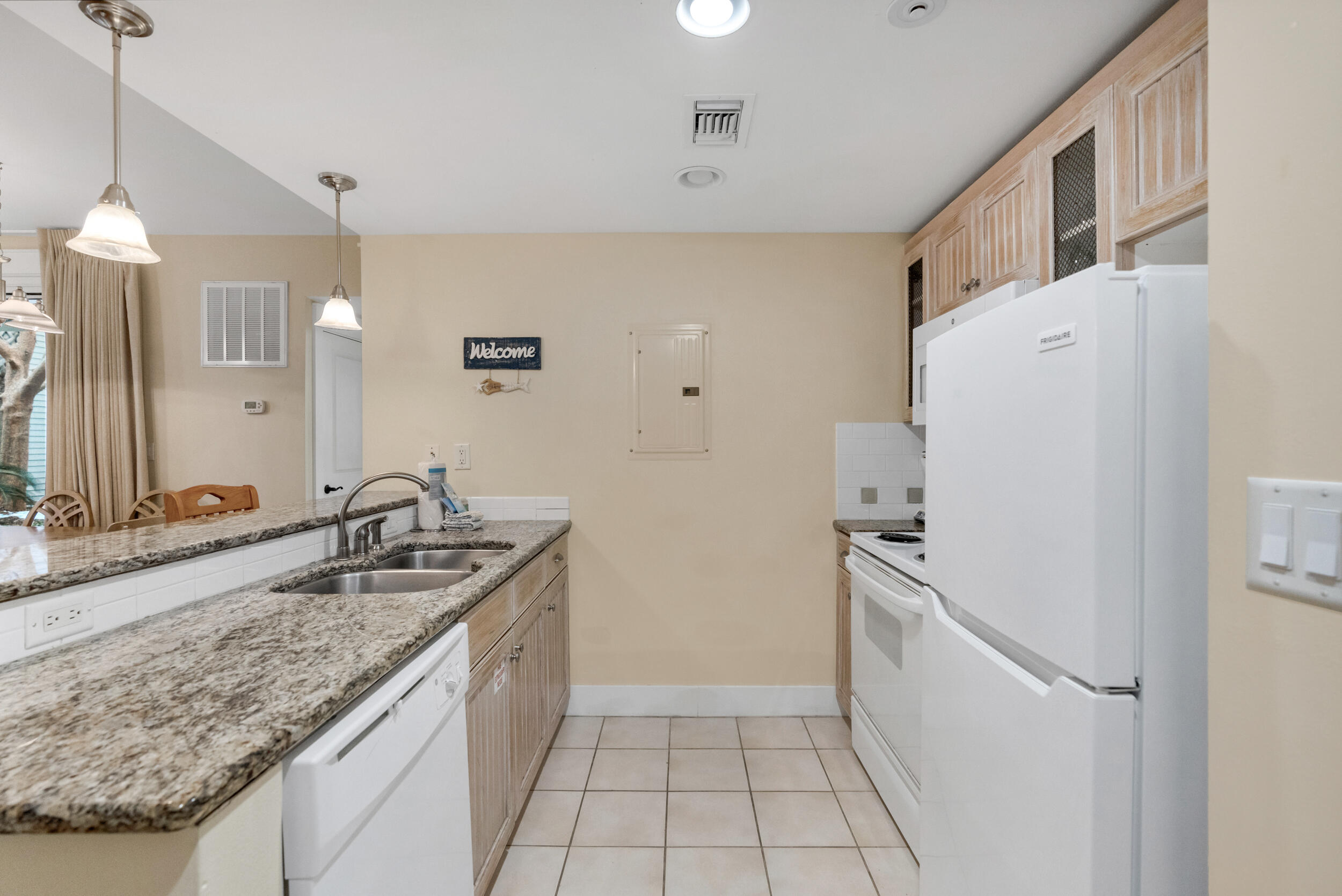 9300 Baytowne Wharf Boulevard, 328/330