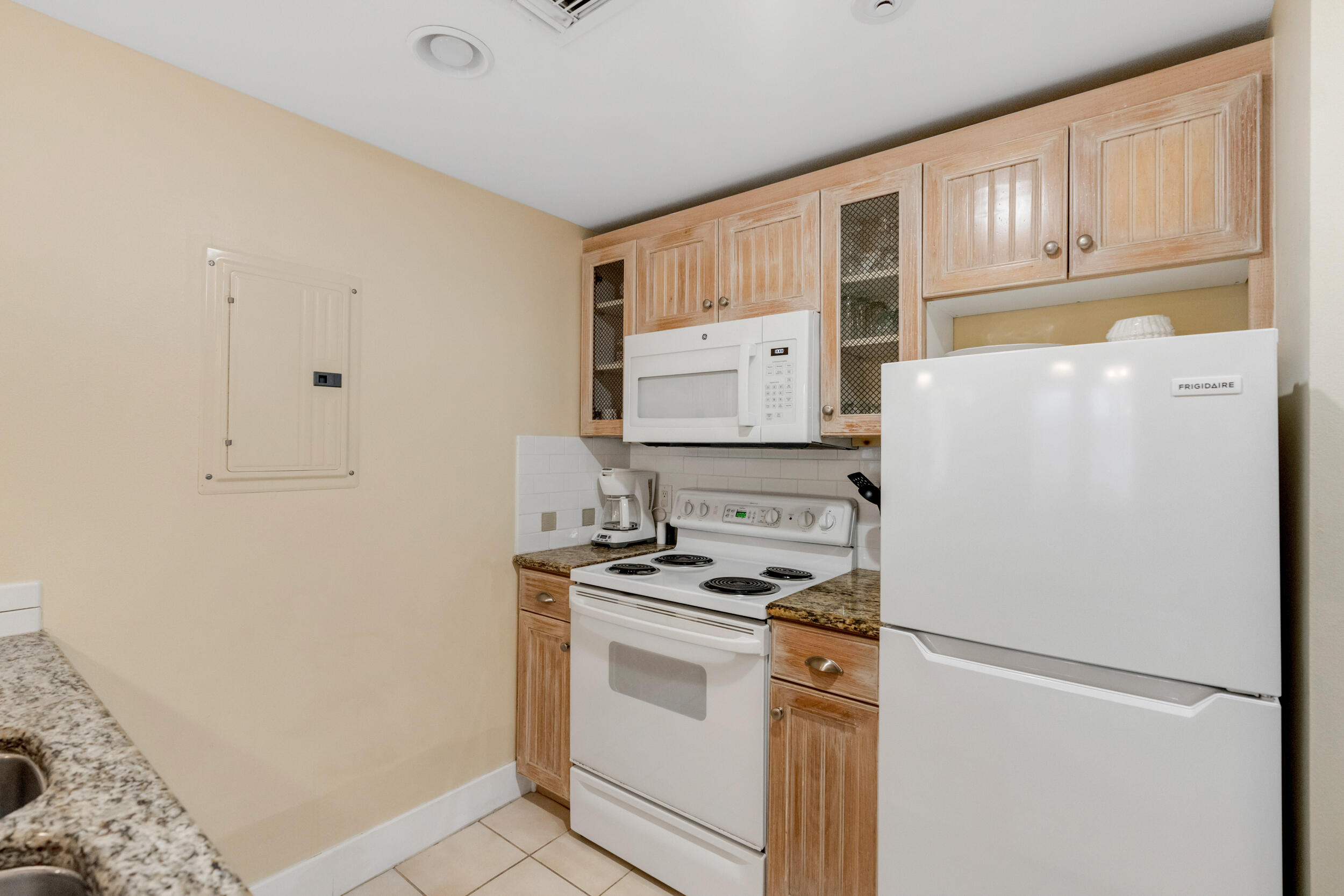 9300 Baytowne Wharf Boulevard, 328/330
