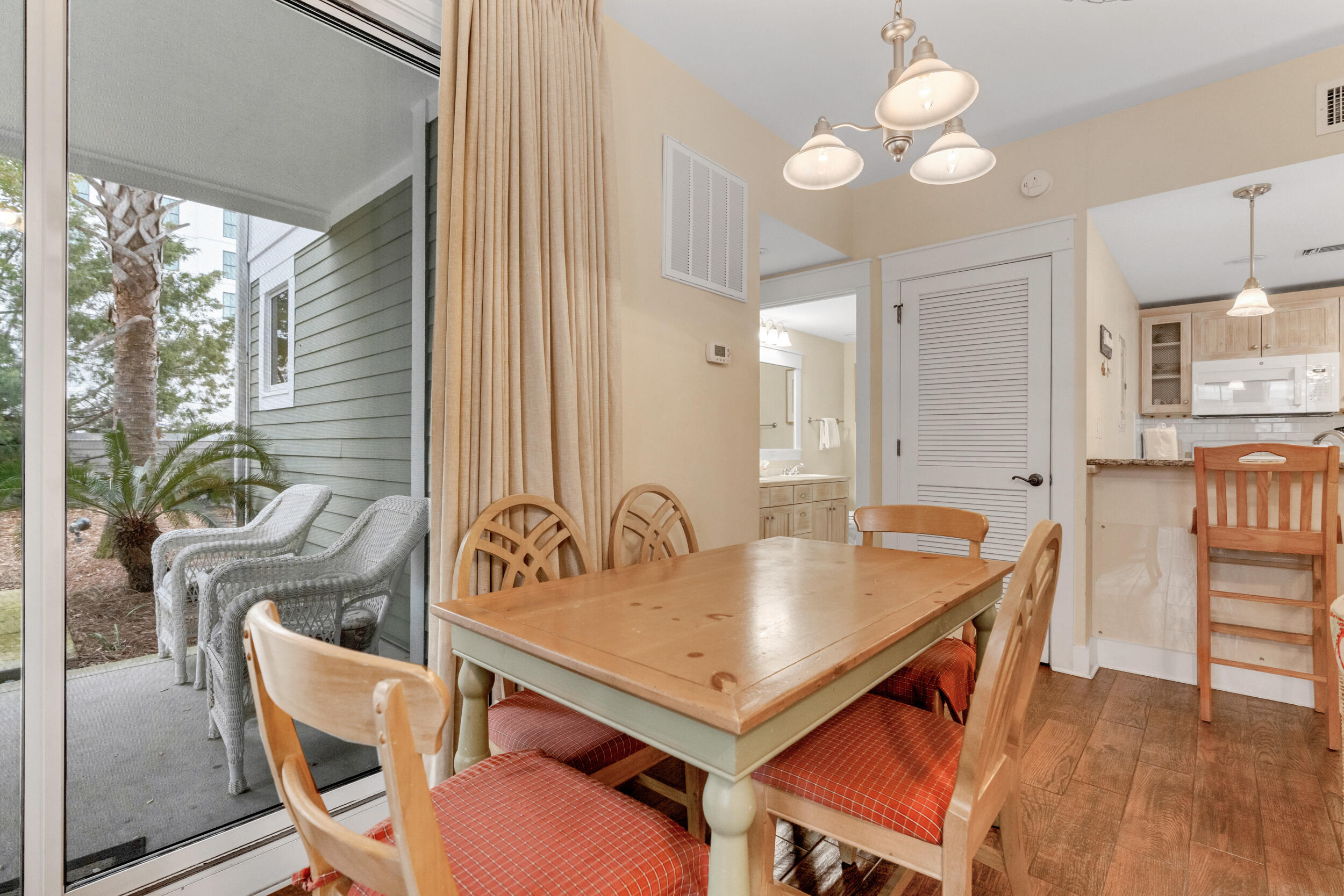 9300 Baytowne Wharf Boulevard, 328/330