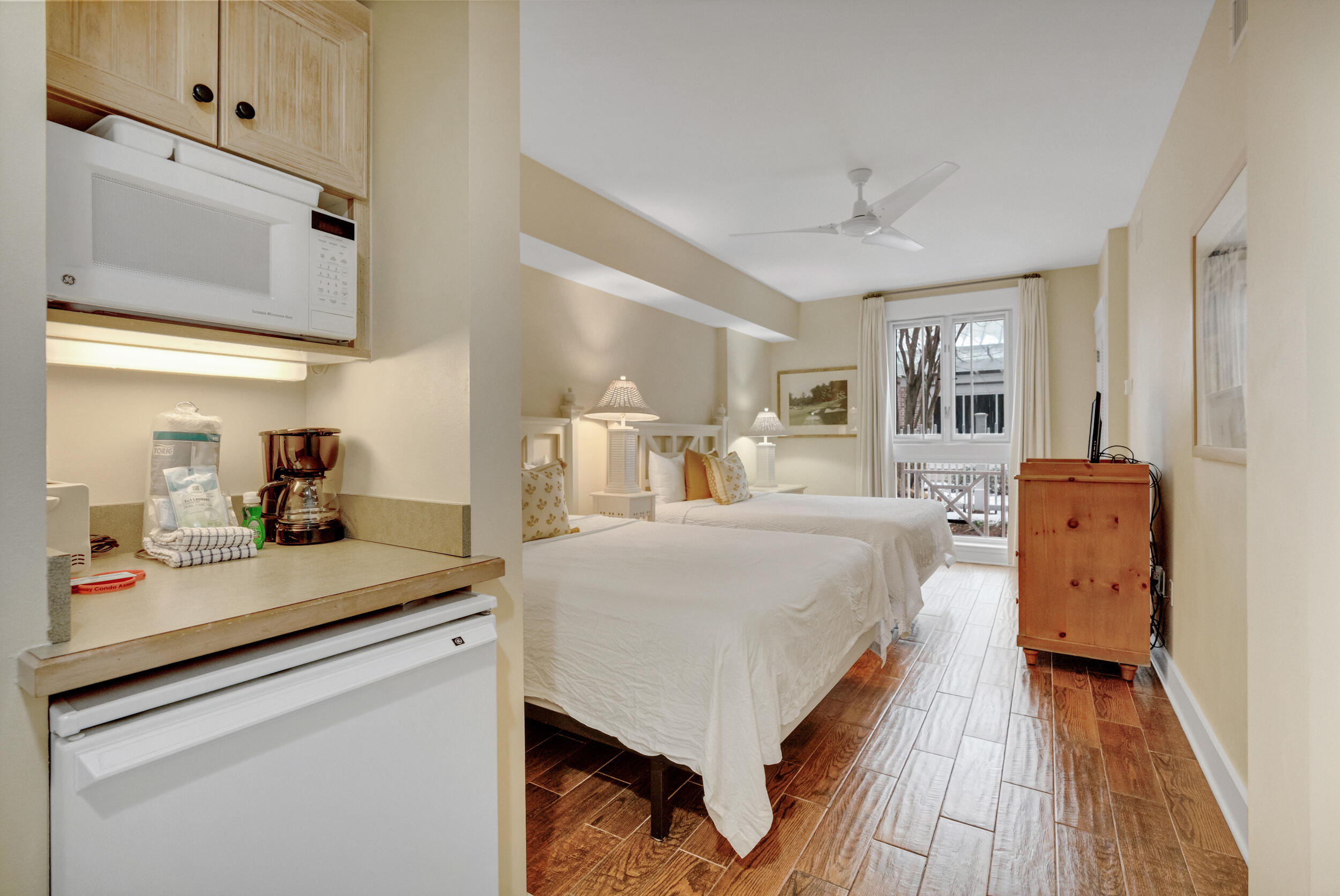 9300 Baytowne Wharf Boulevard, 328/330