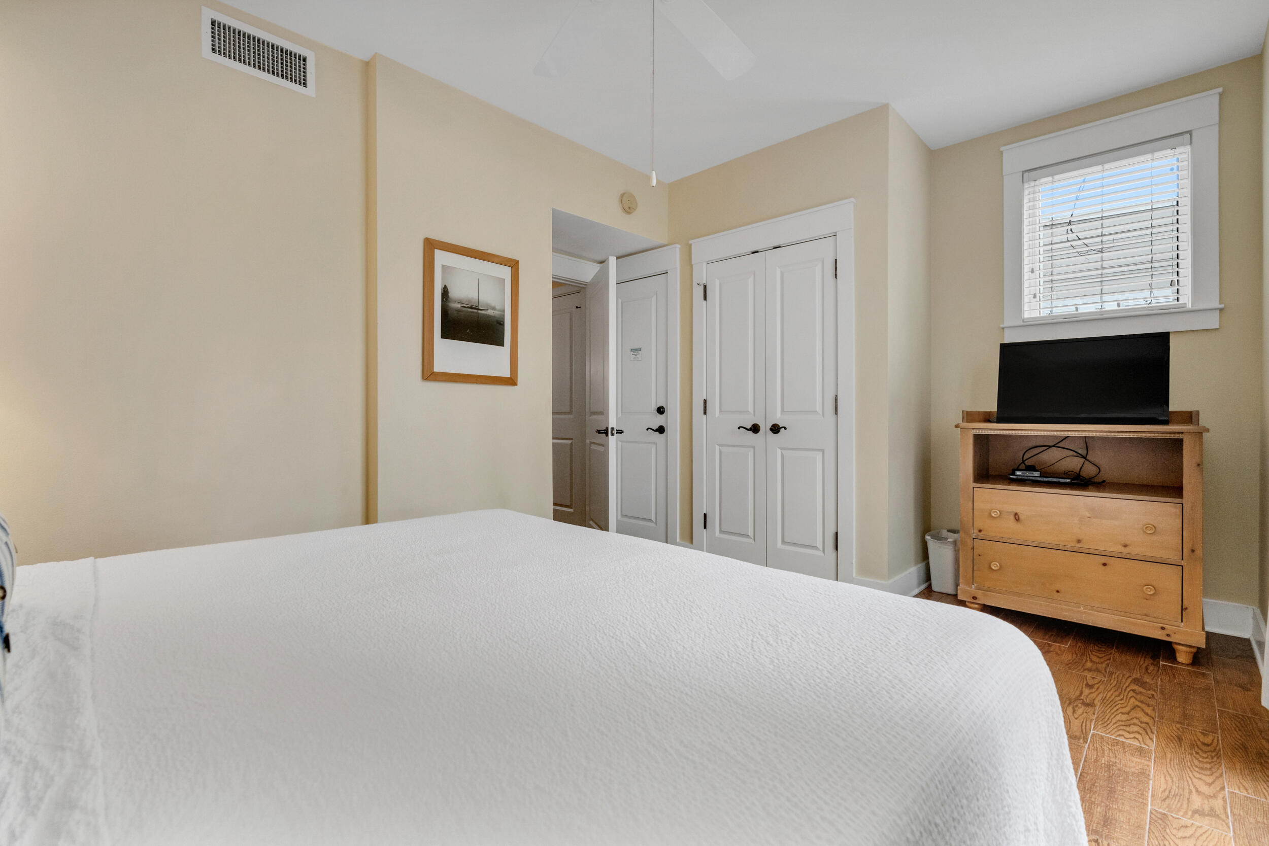 9300 Baytowne Wharf Boulevard, 328/330