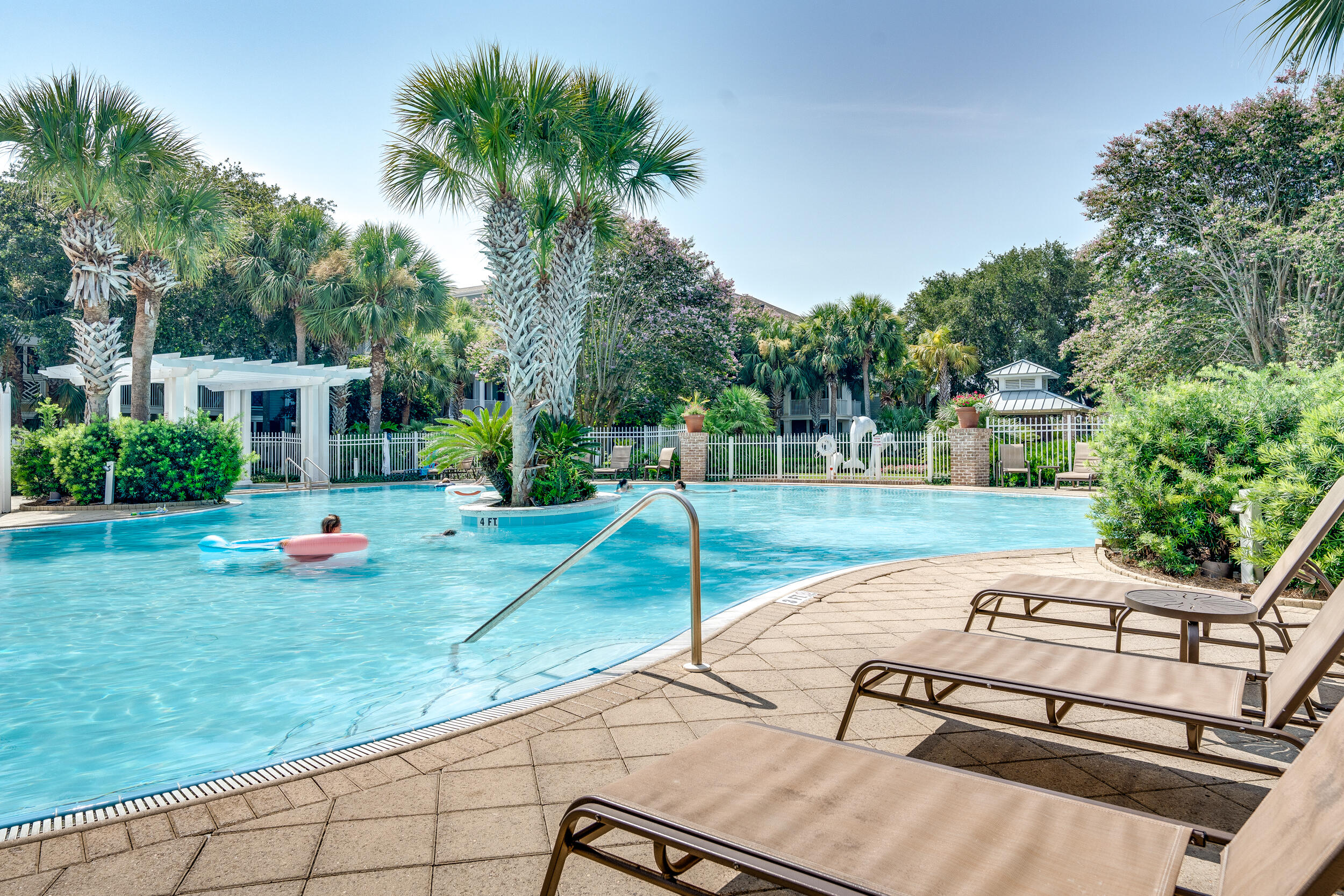 9300 Baytowne Wharf Boulevard, 328/330