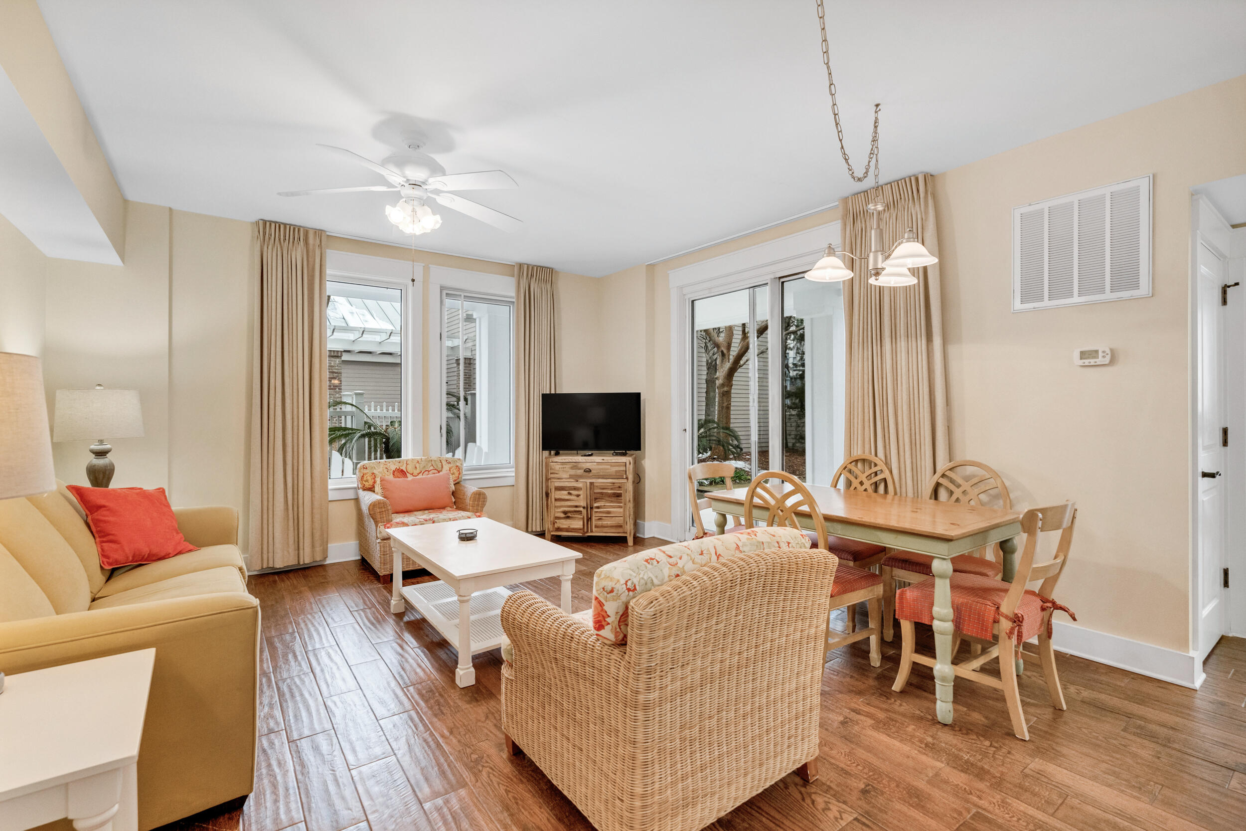 9300 Baytowne Wharf Boulevard, 328/330