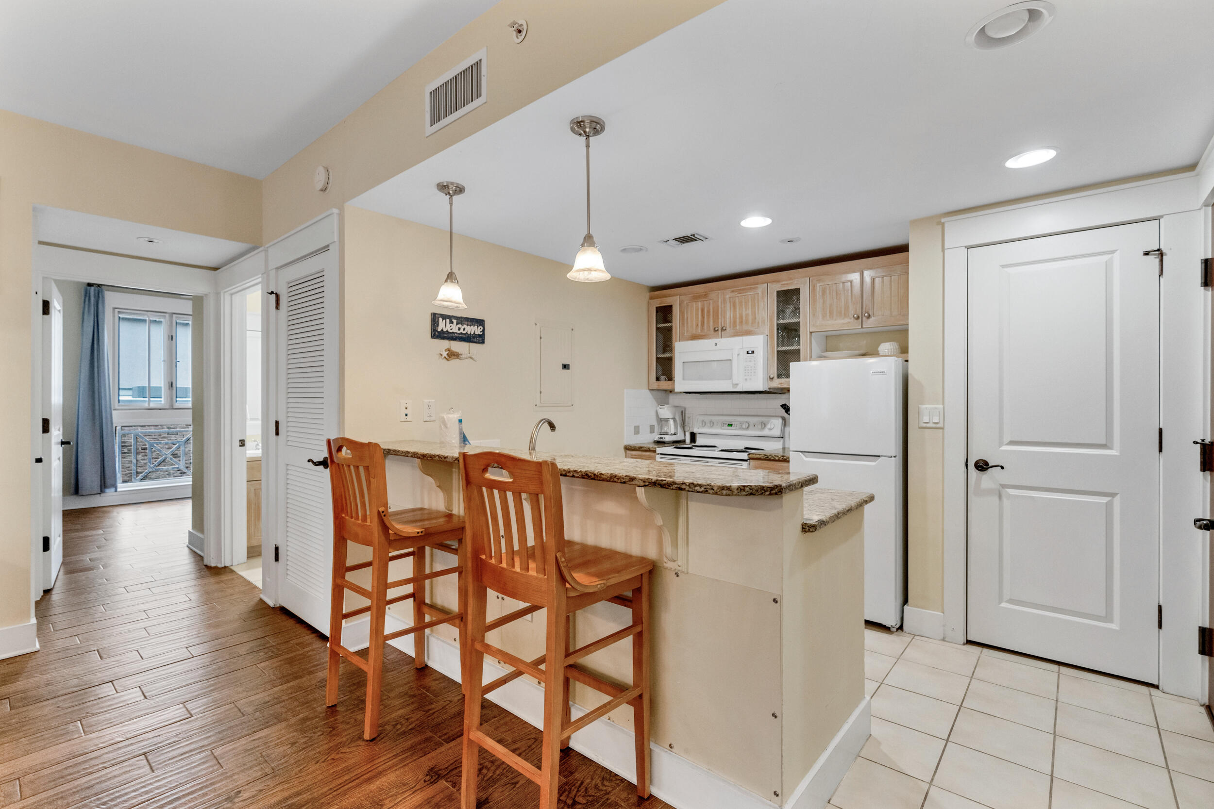 9300 Baytowne Wharf Boulevard, 328/330