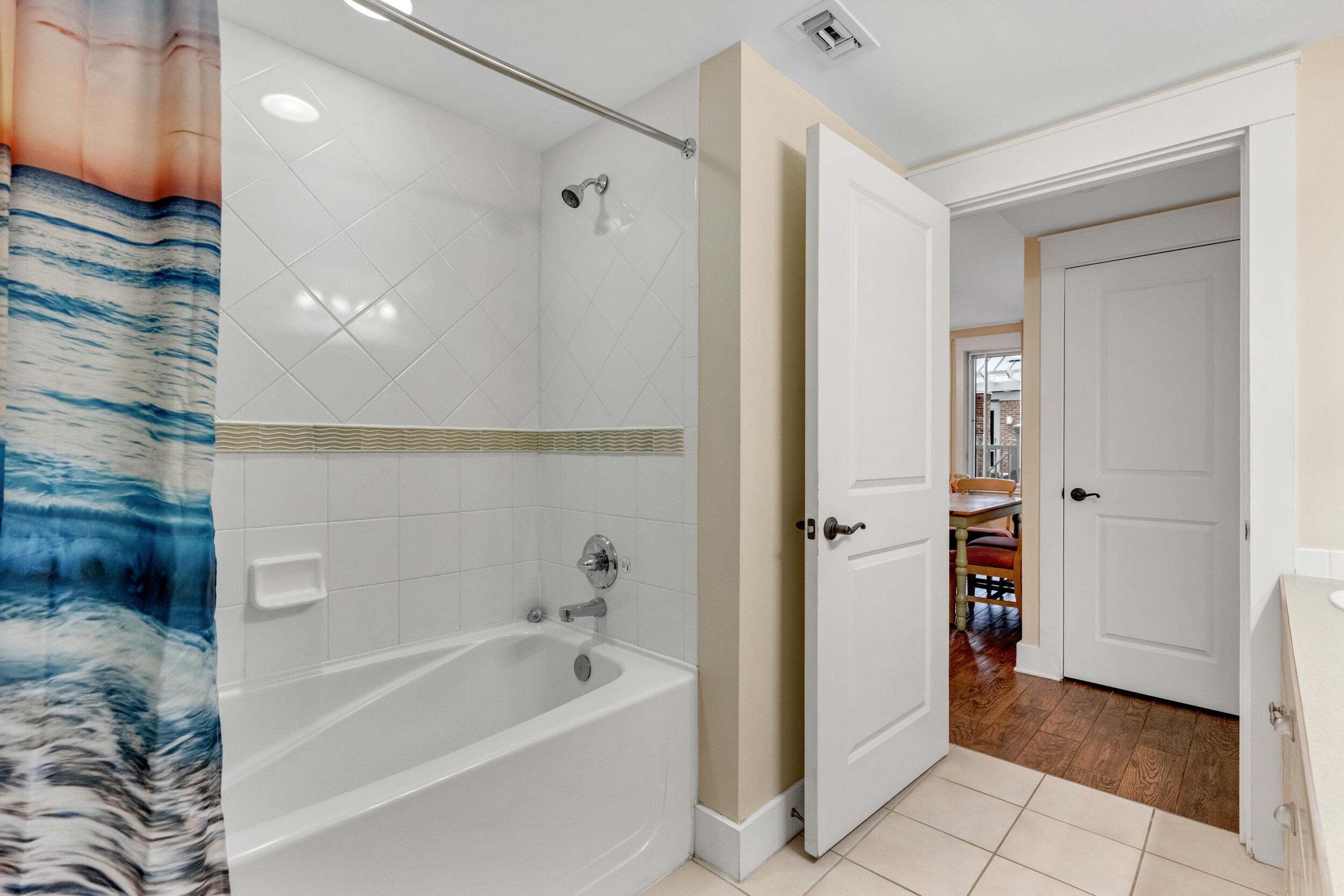 9300 Baytowne Wharf Boulevard, 328/330