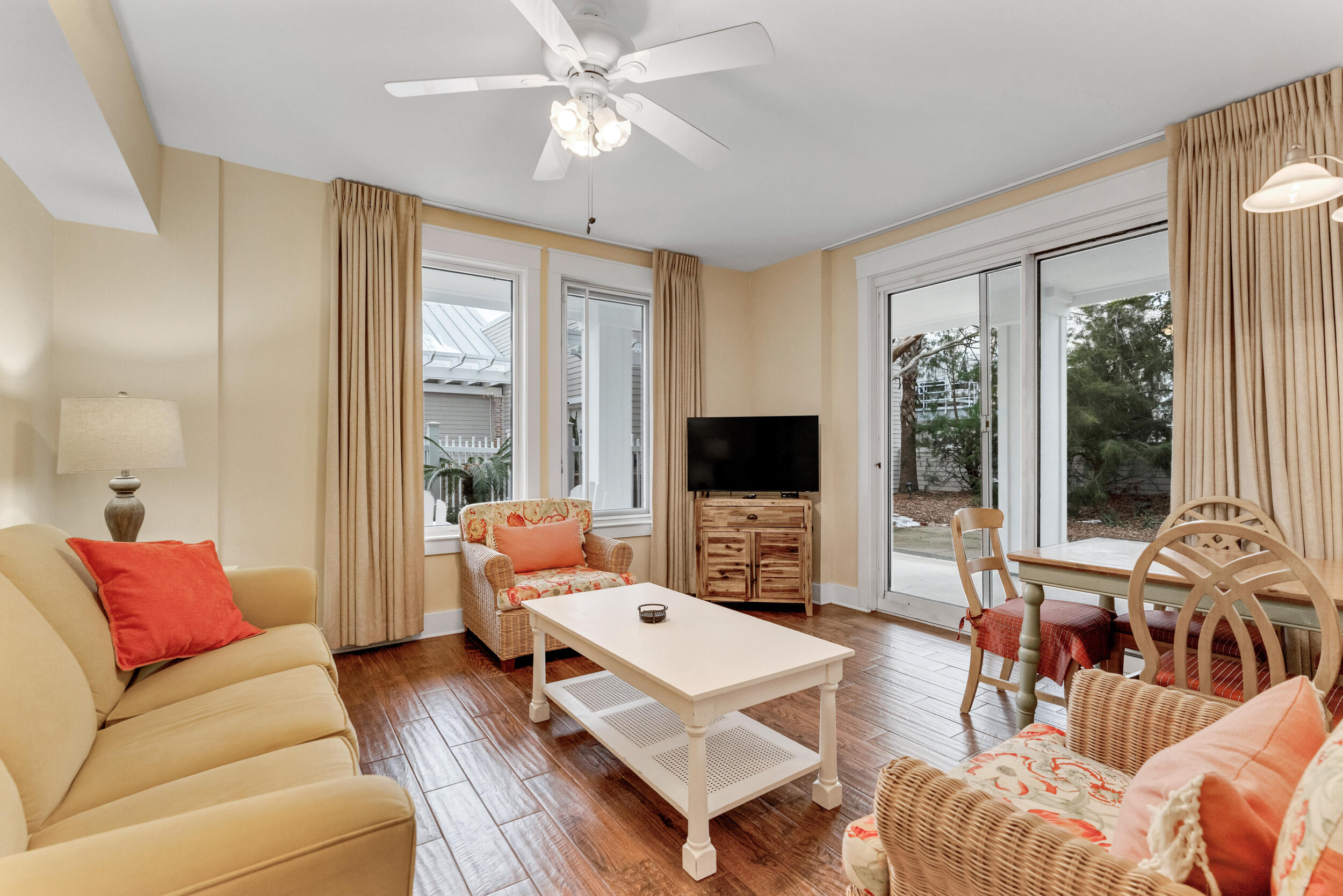 9300 Baytowne Wharf Boulevard, 328/330