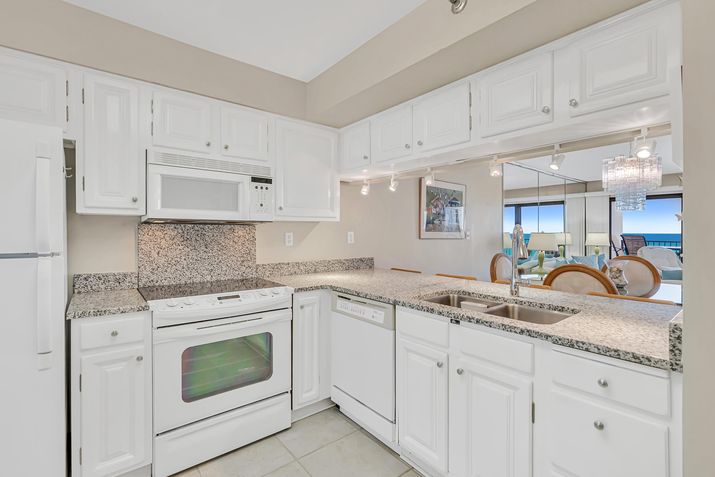 1044 Highway 98, 703