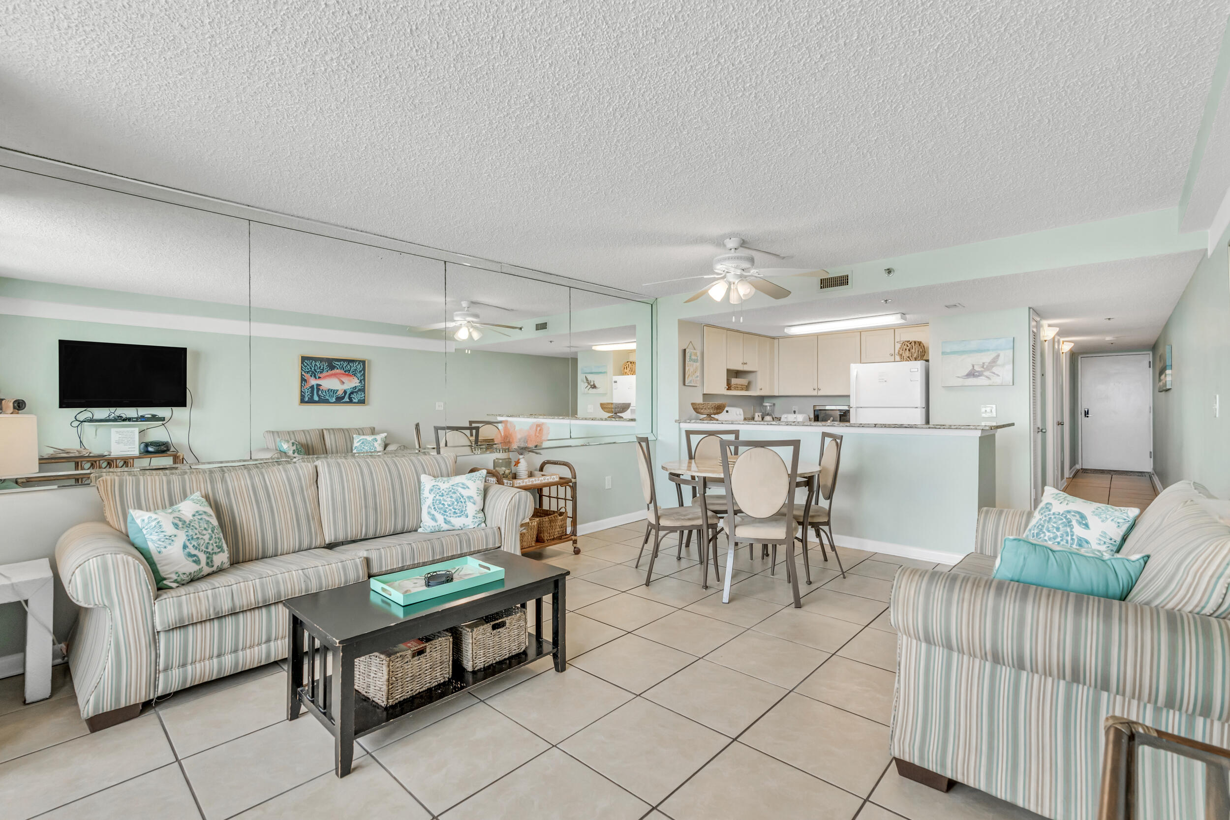 1040 Highway 98, 208