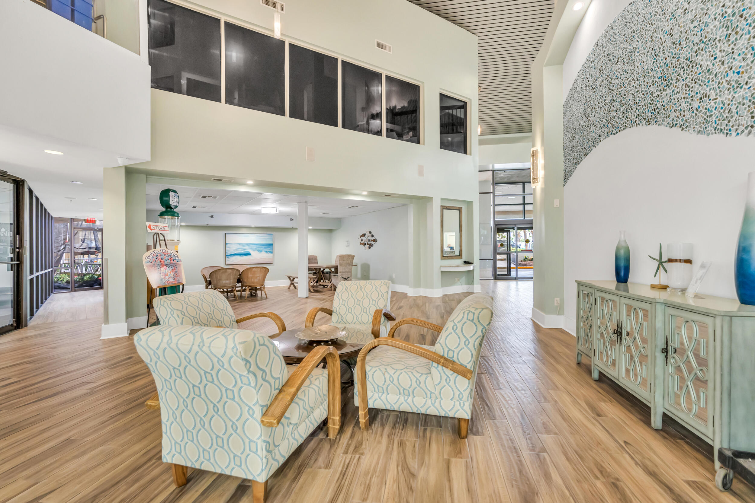 1040 Highway 98, 208