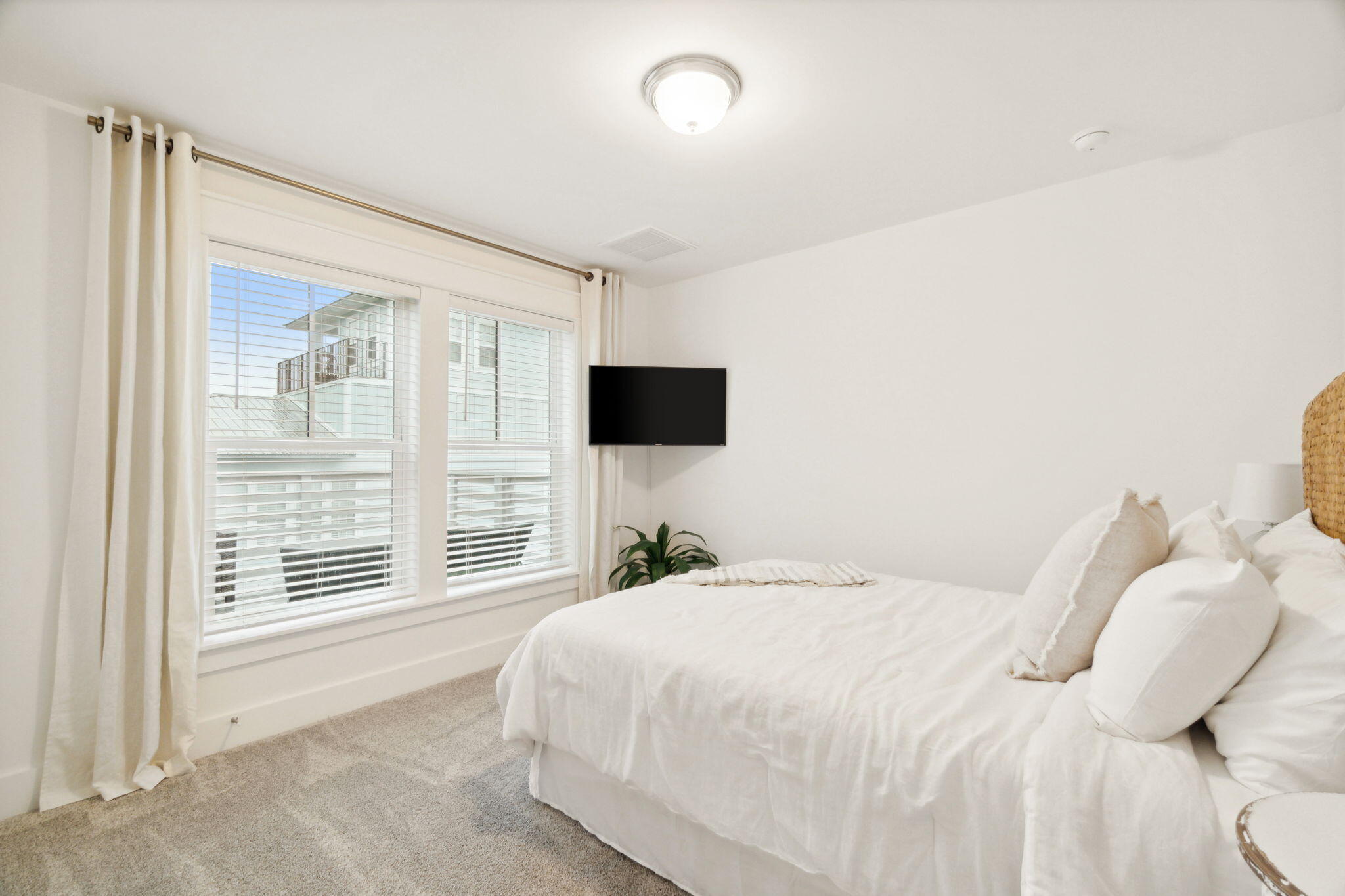 7 N Grande Pointe Drive