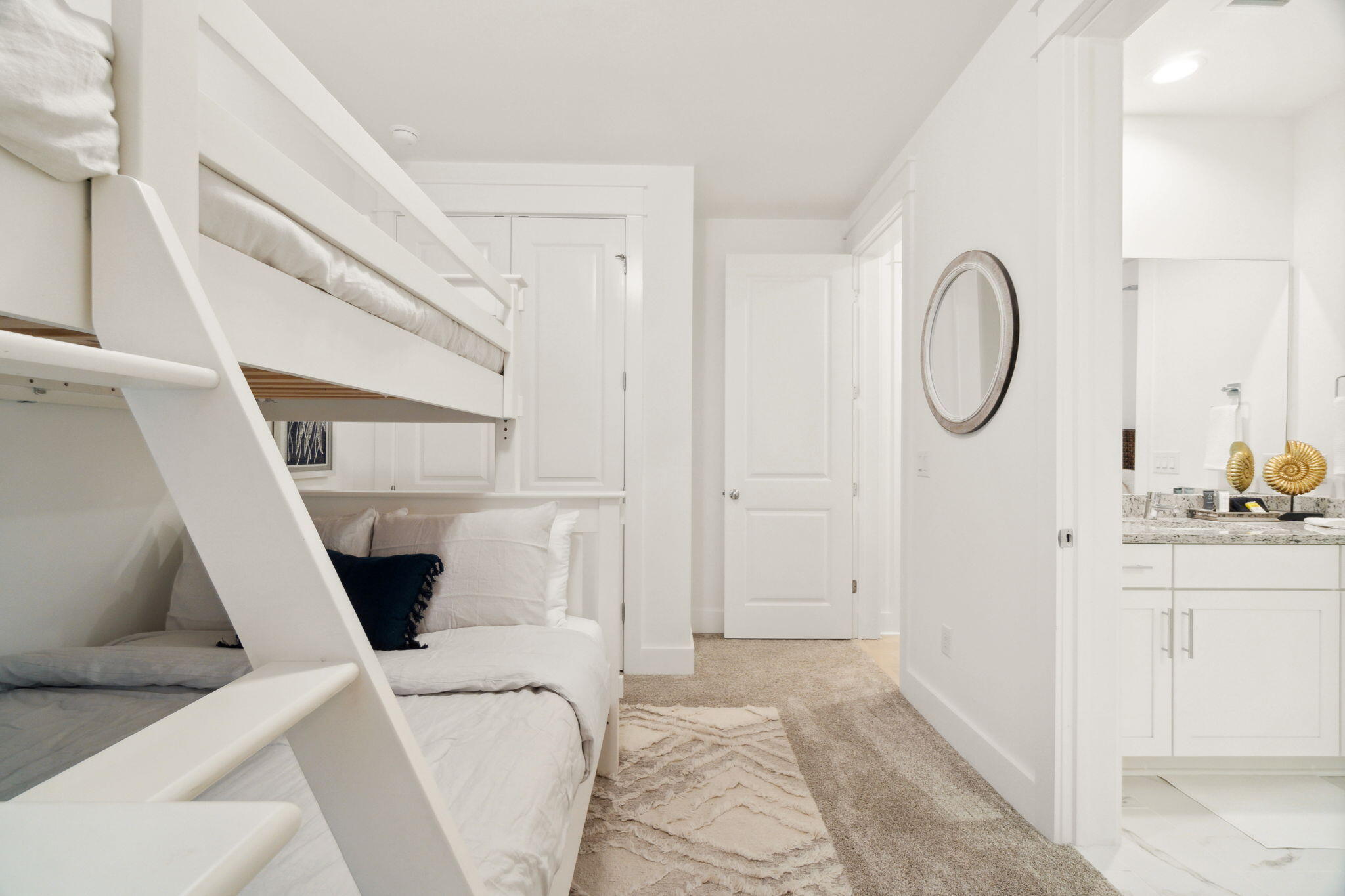 7 N Grande Pointe Drive