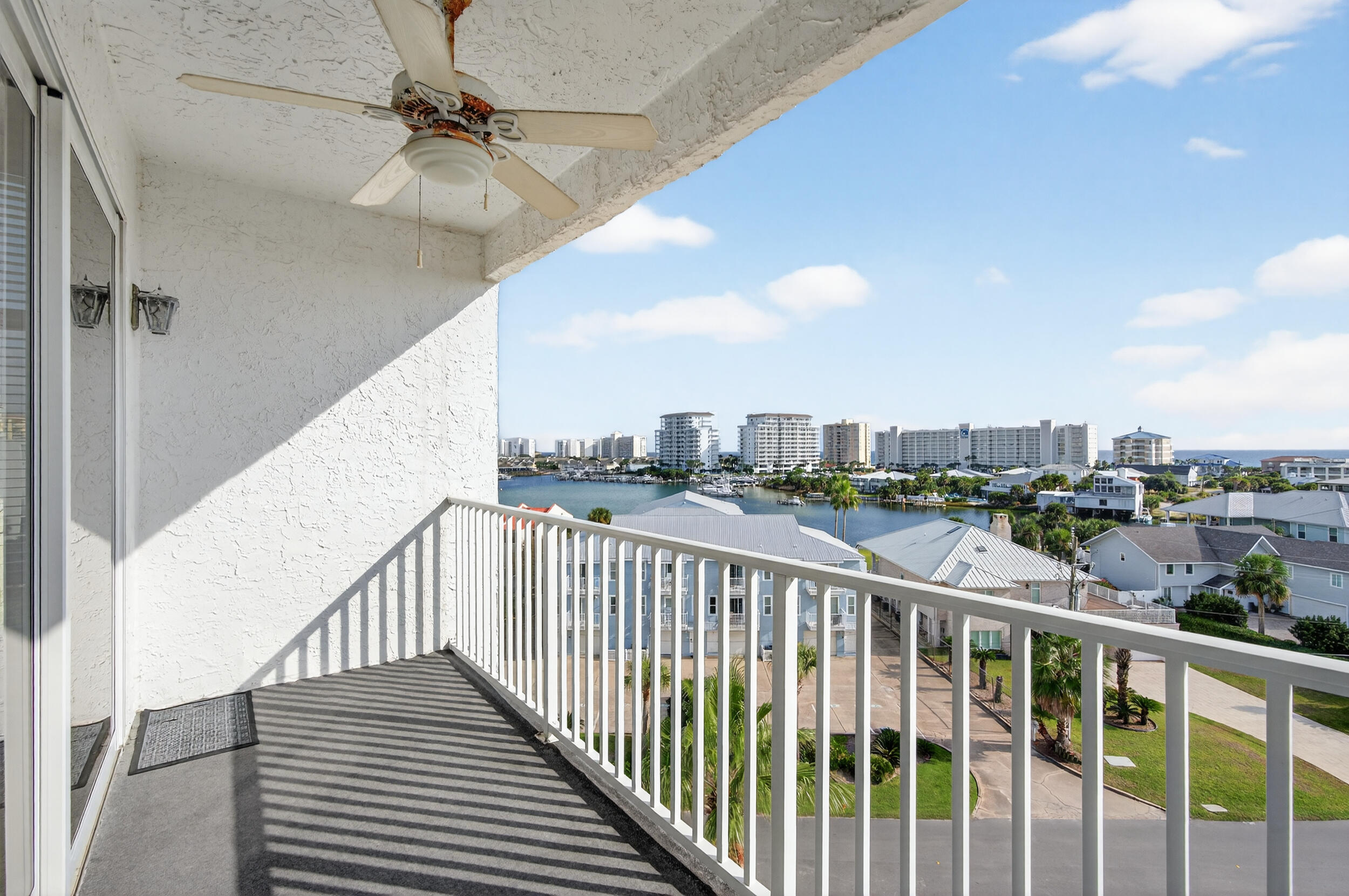 30 Moreno Point Road, 702A