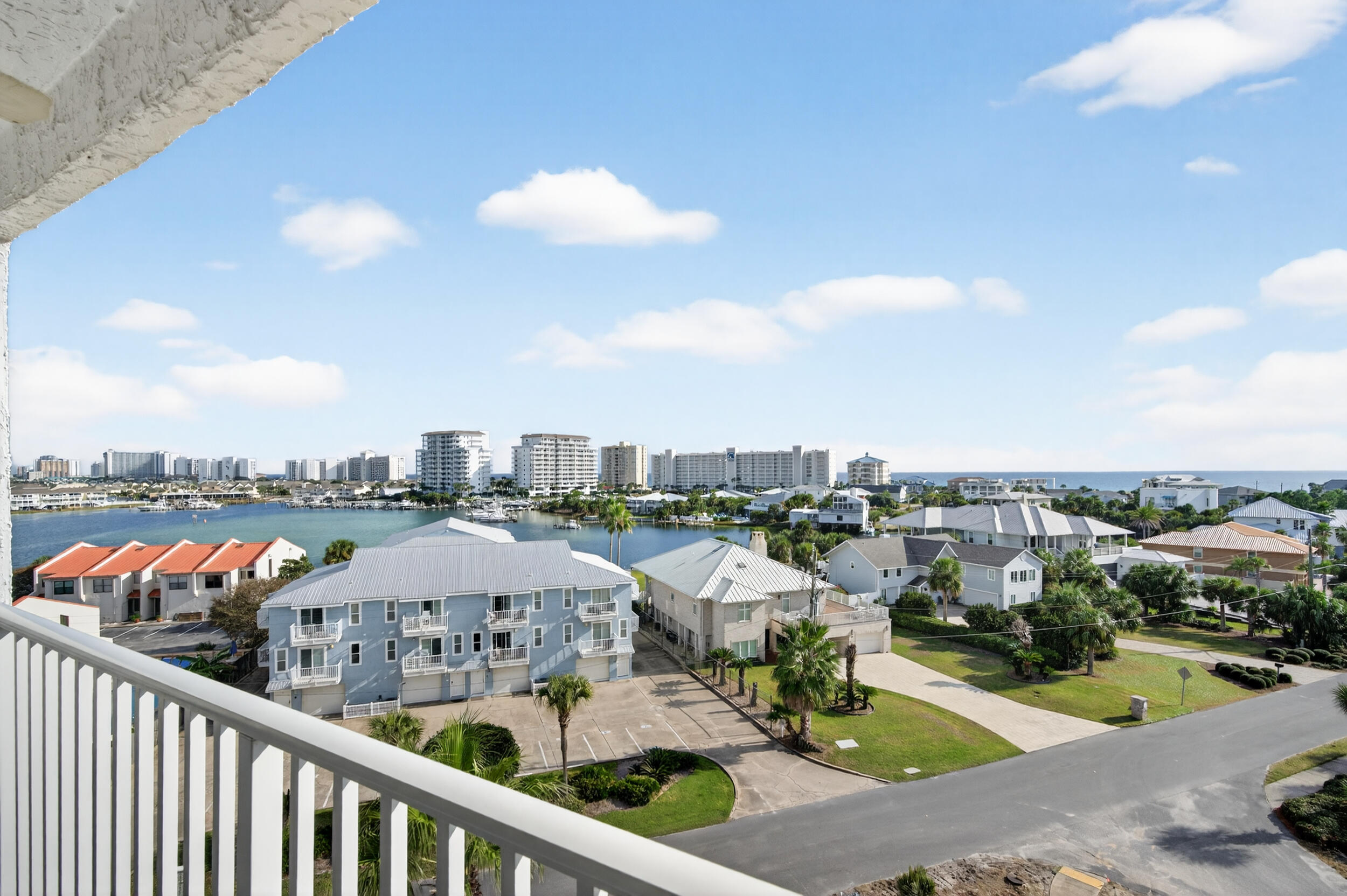 30 Moreno Point Road, 702A