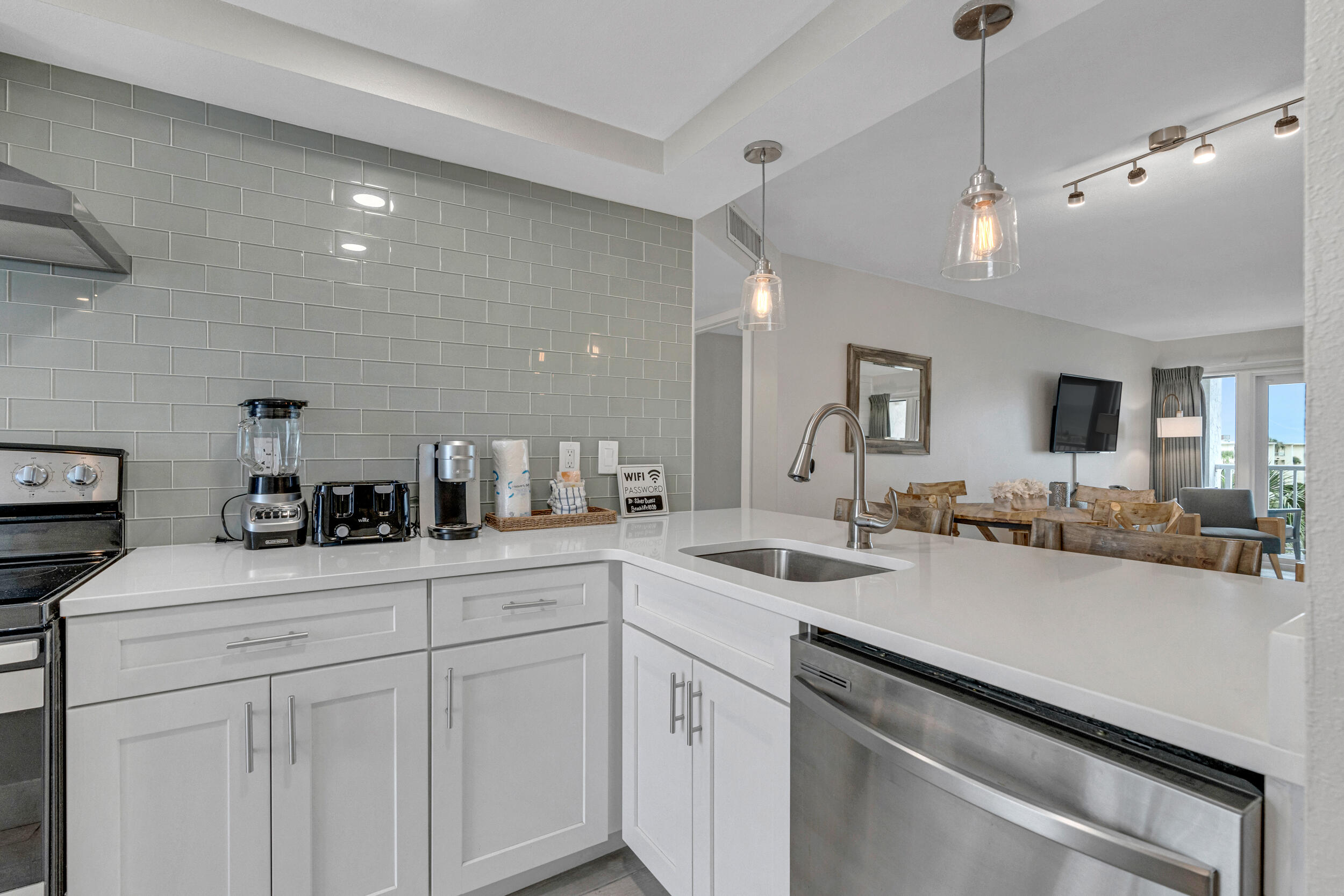 1030 Highway 98 Highway PHB