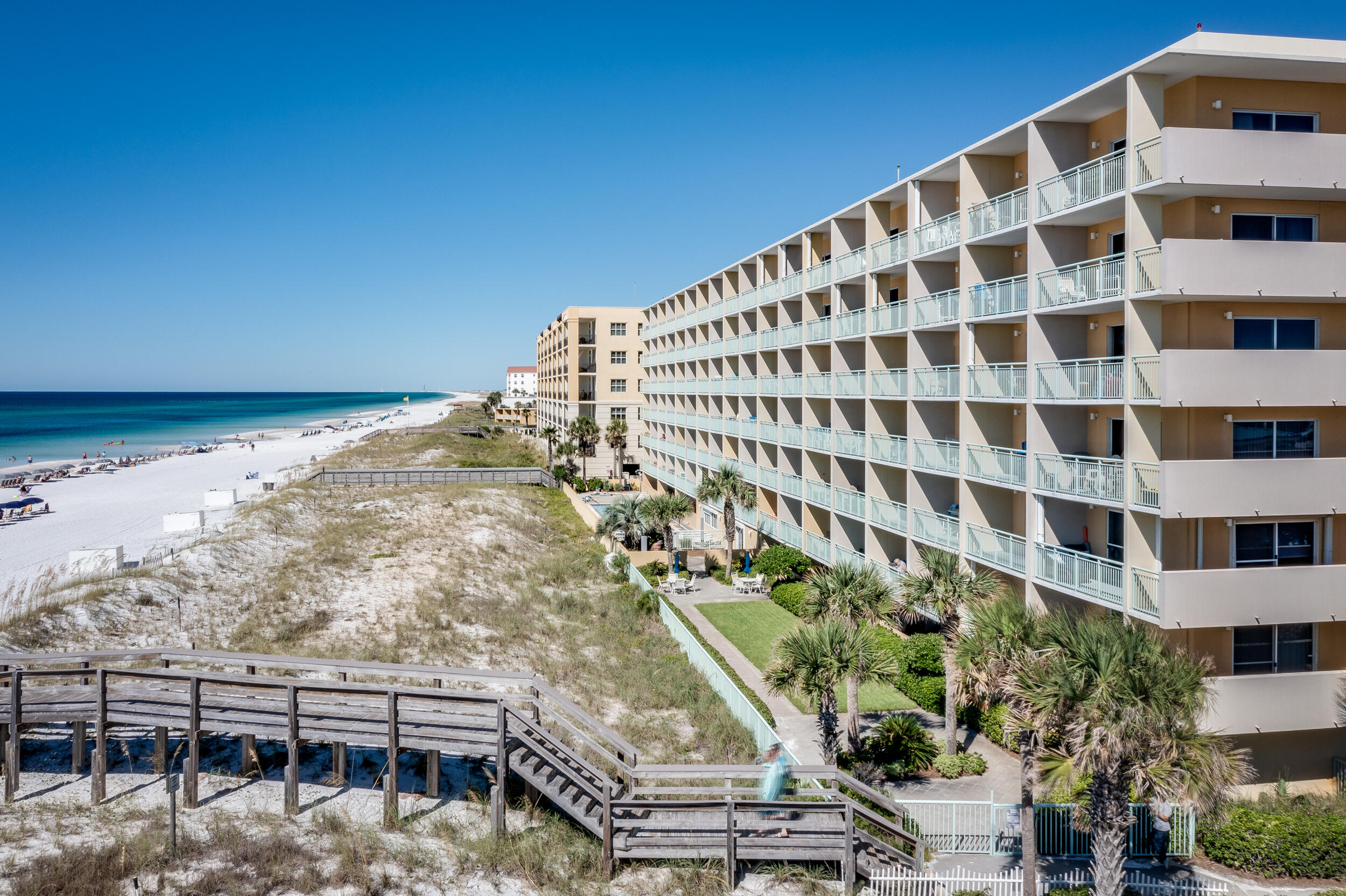 866 Santa Rosa Boulevard 305