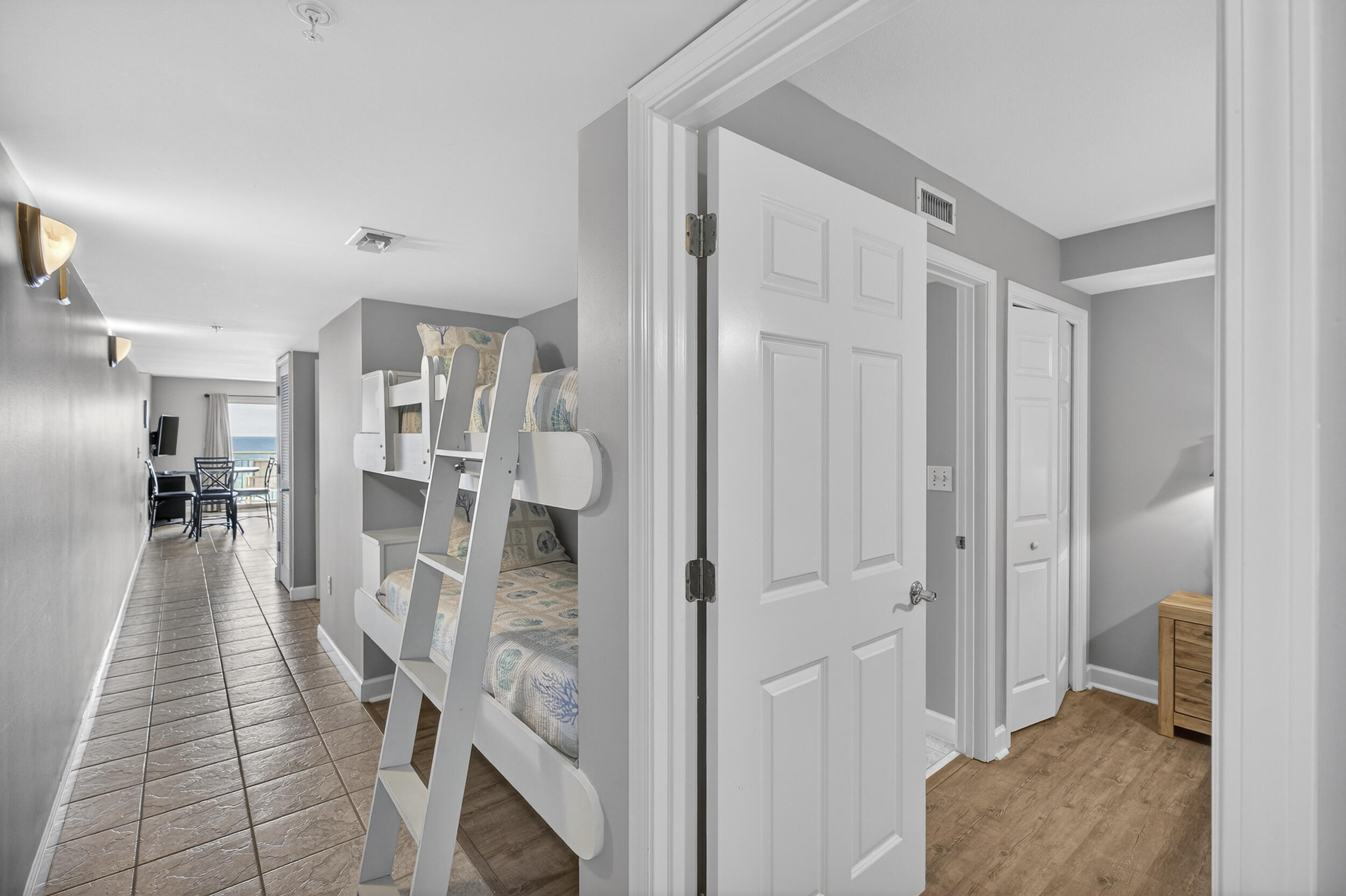 866 Santa Rosa Boulevard 305