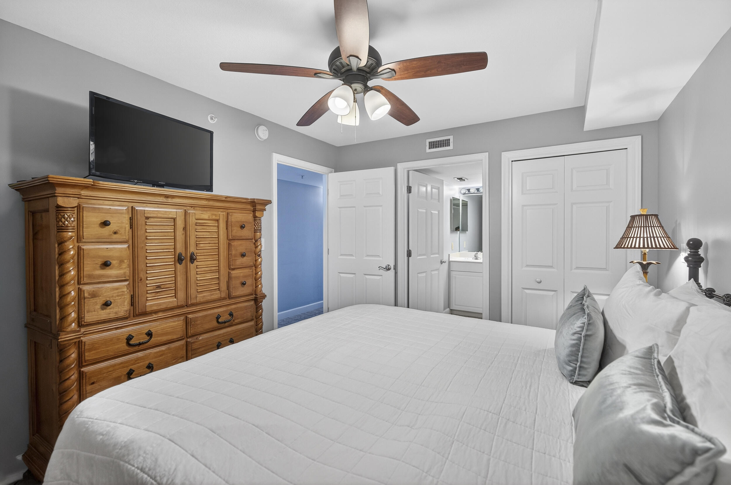 866 Santa Rosa Boulevard 305