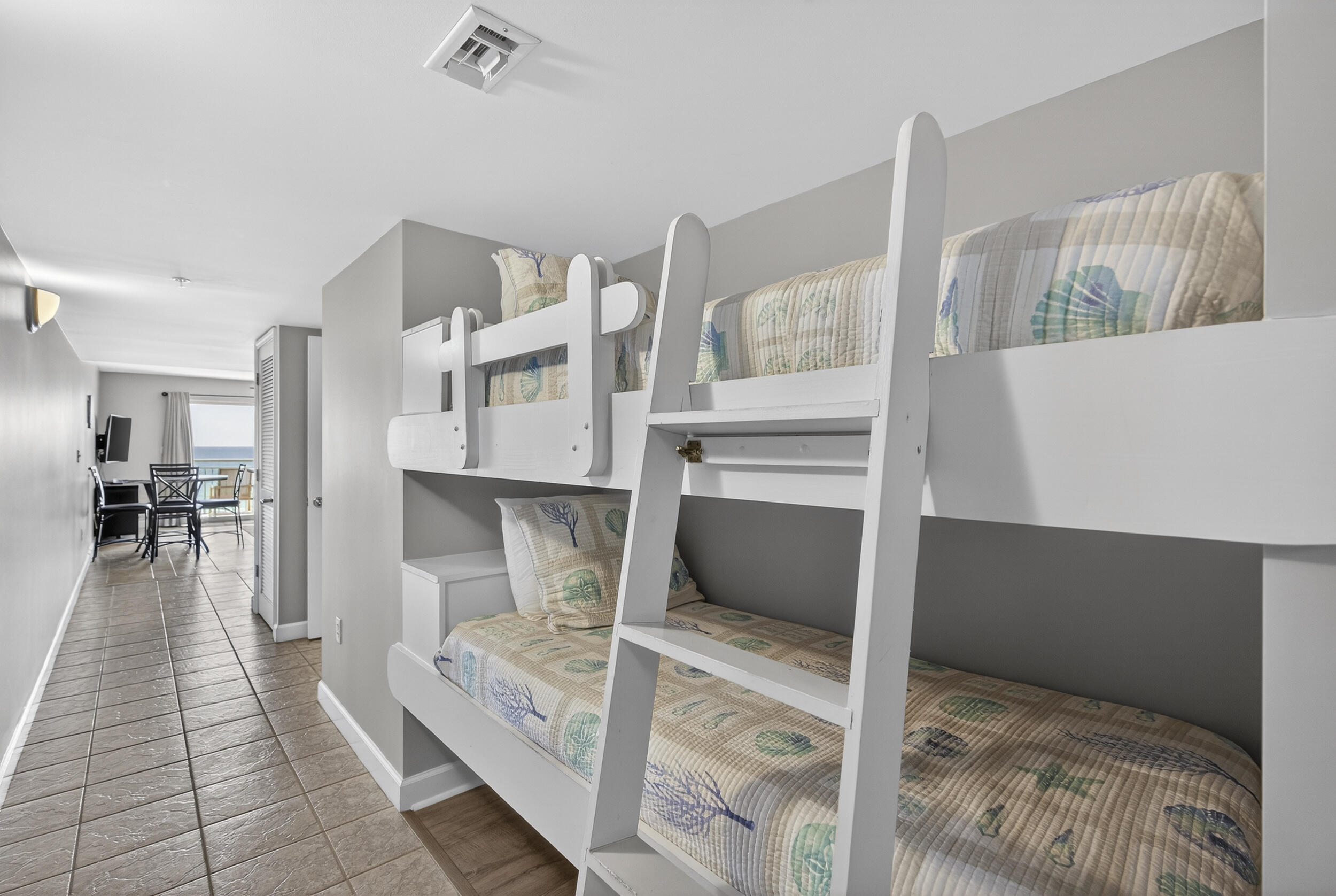 866 Santa Rosa Boulevard 305