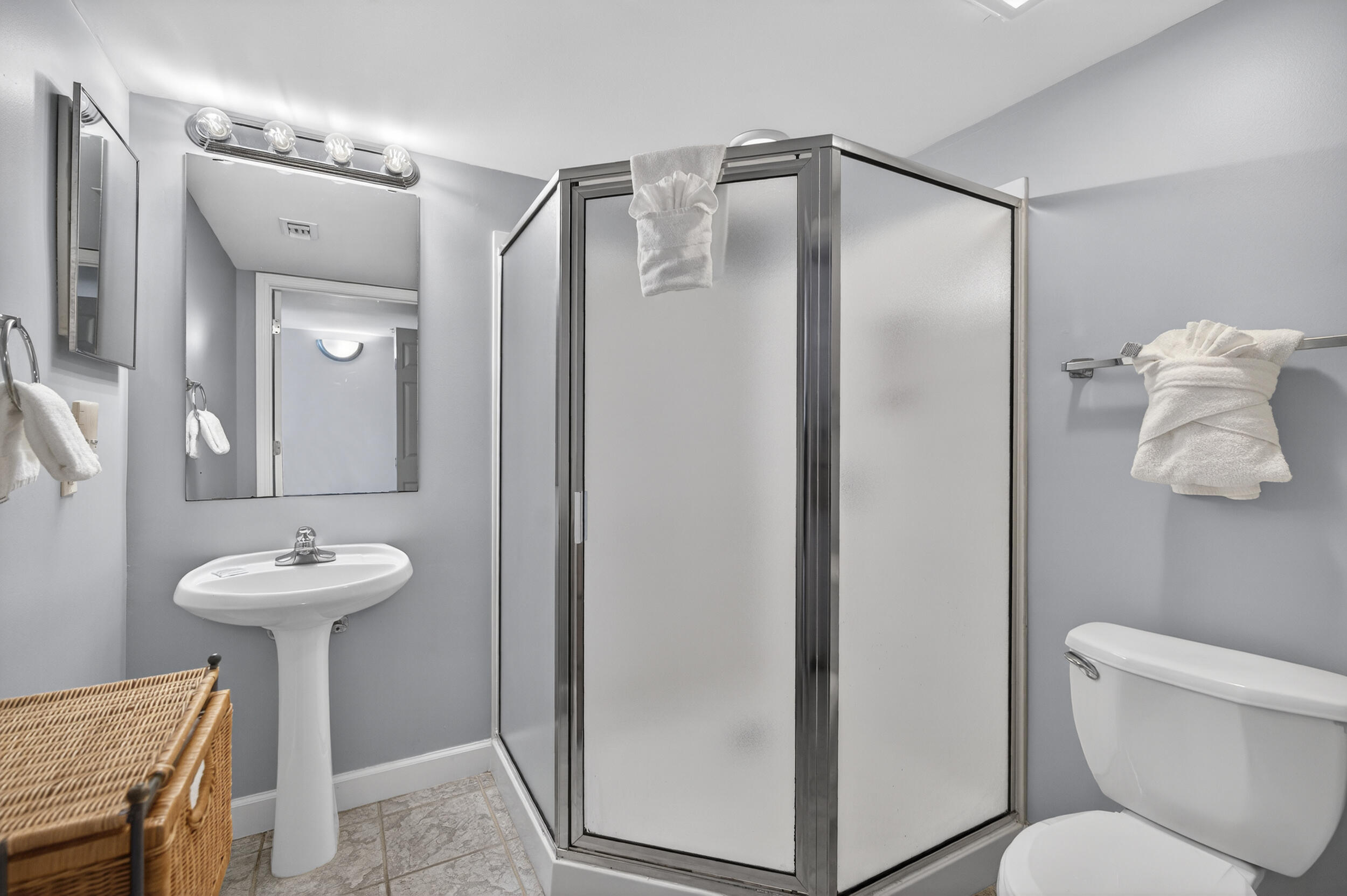 866 Santa Rosa Boulevard 305