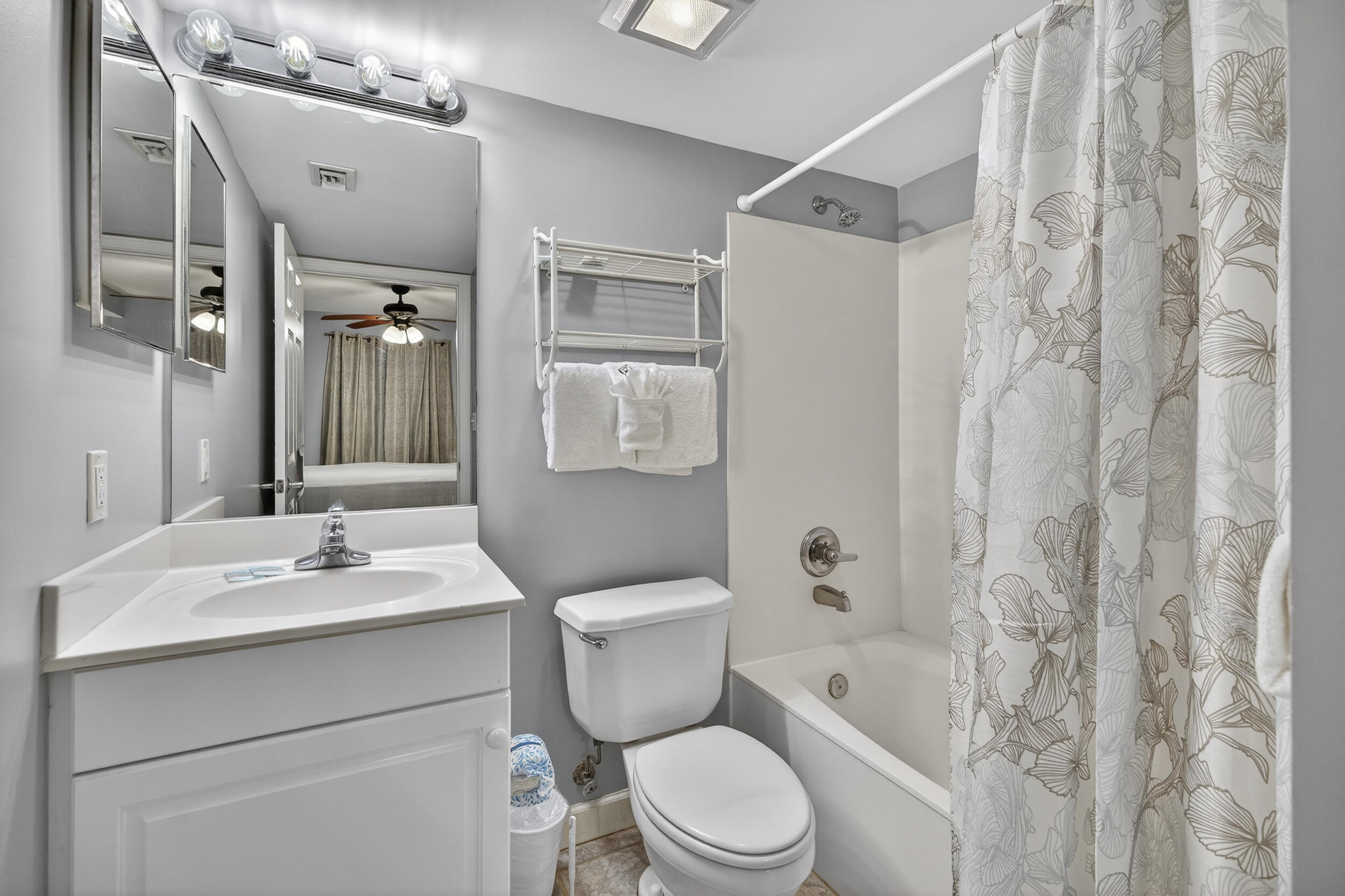 866 Santa Rosa Boulevard 305