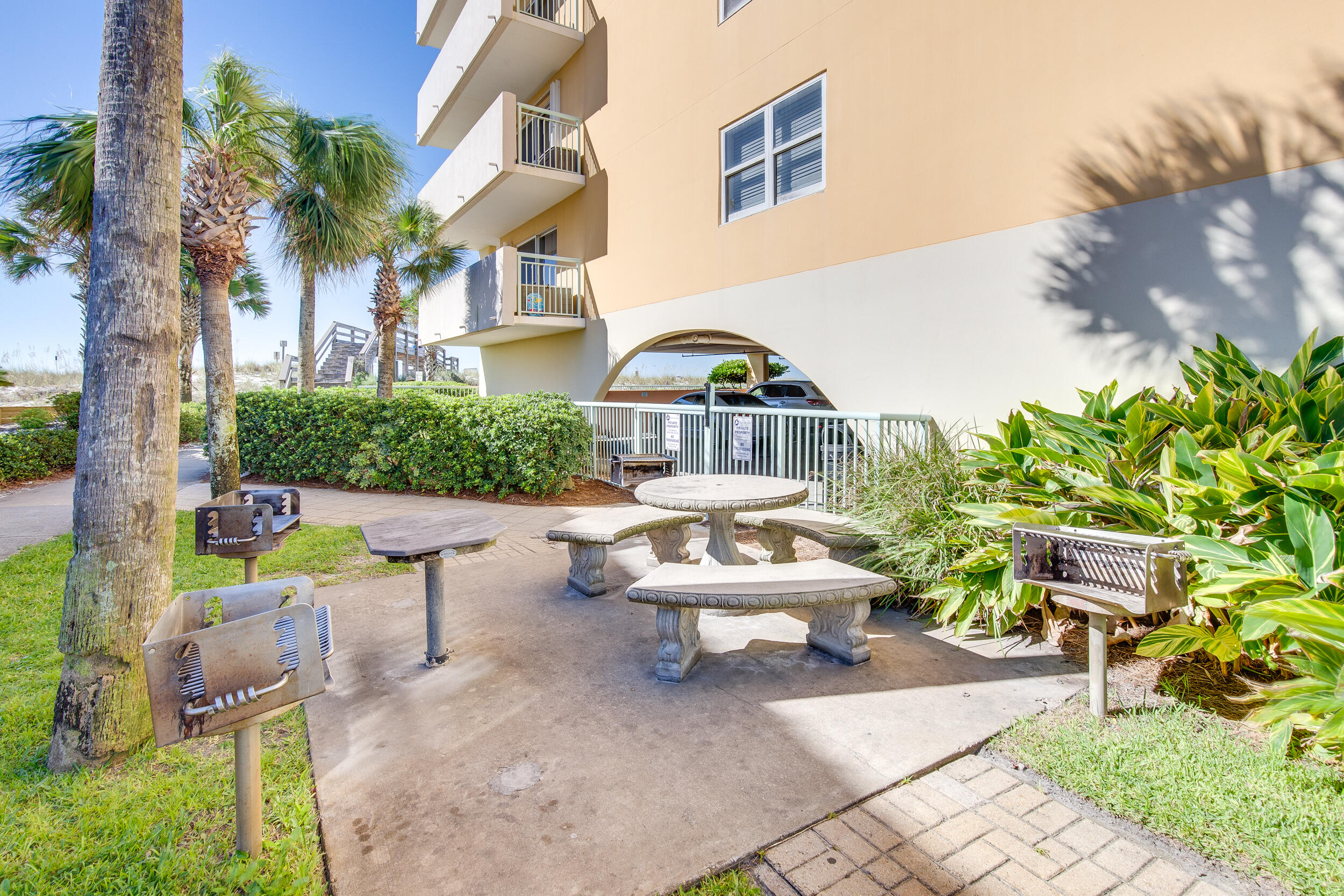 866 Santa Rosa Boulevard 305