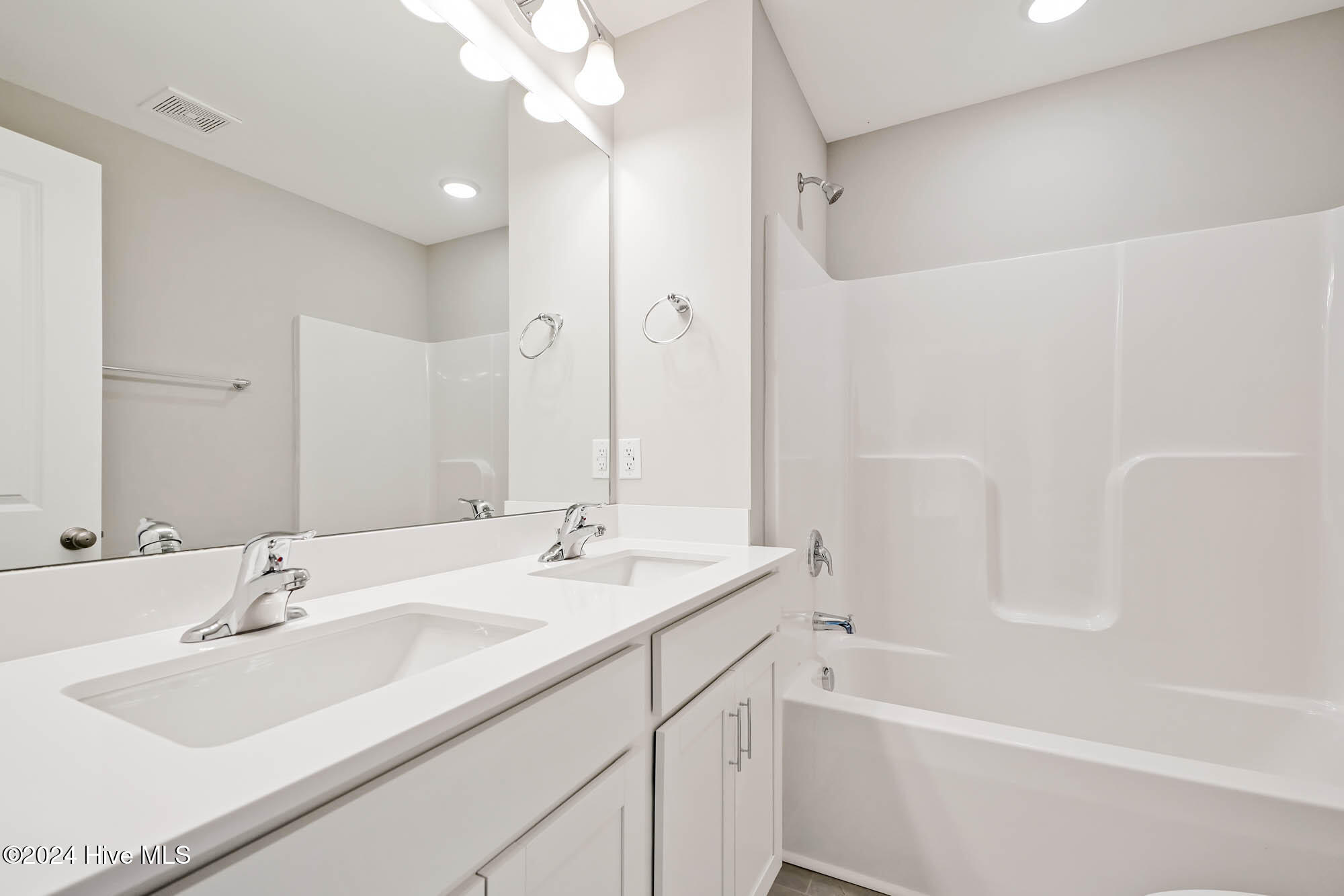 843 Red Sky Drive NE