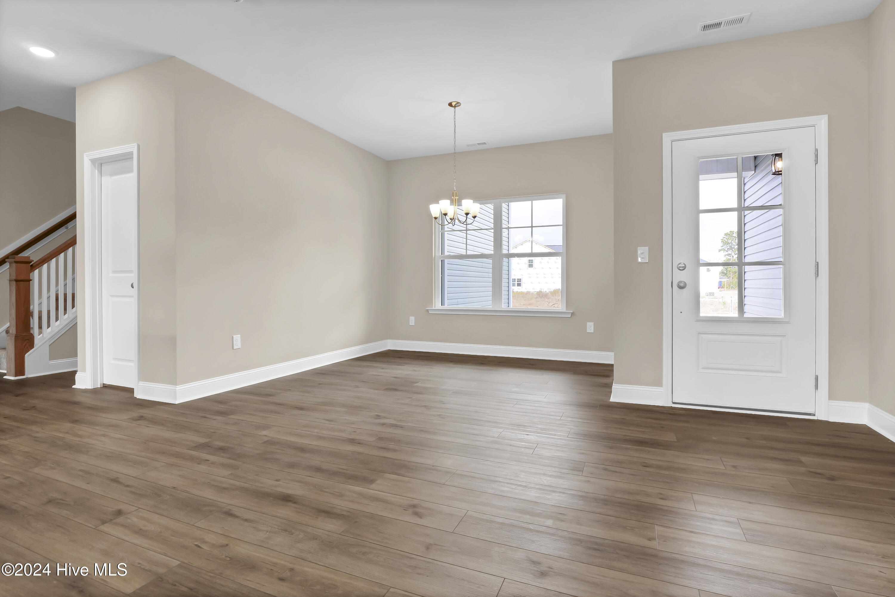 2013 Twilight Drive NE