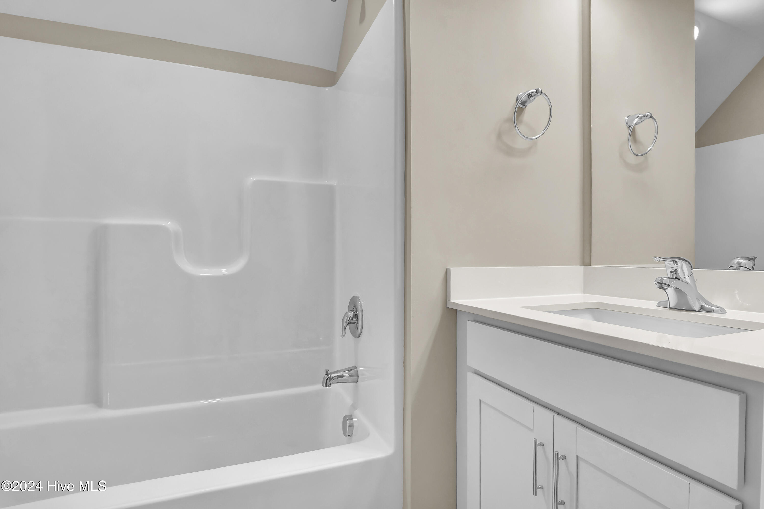 2013 Twilight Drive NE