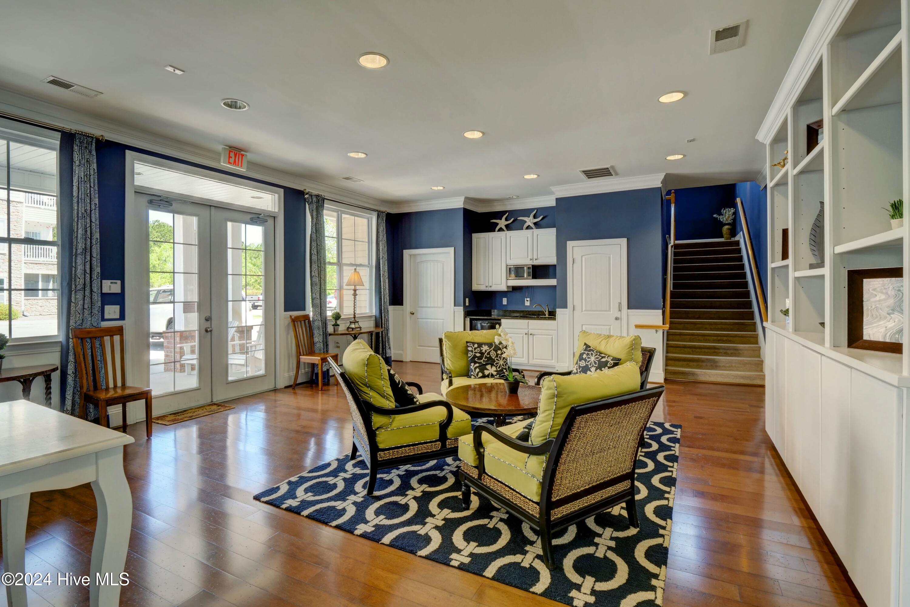 100 Gateway Condos Drive, 110