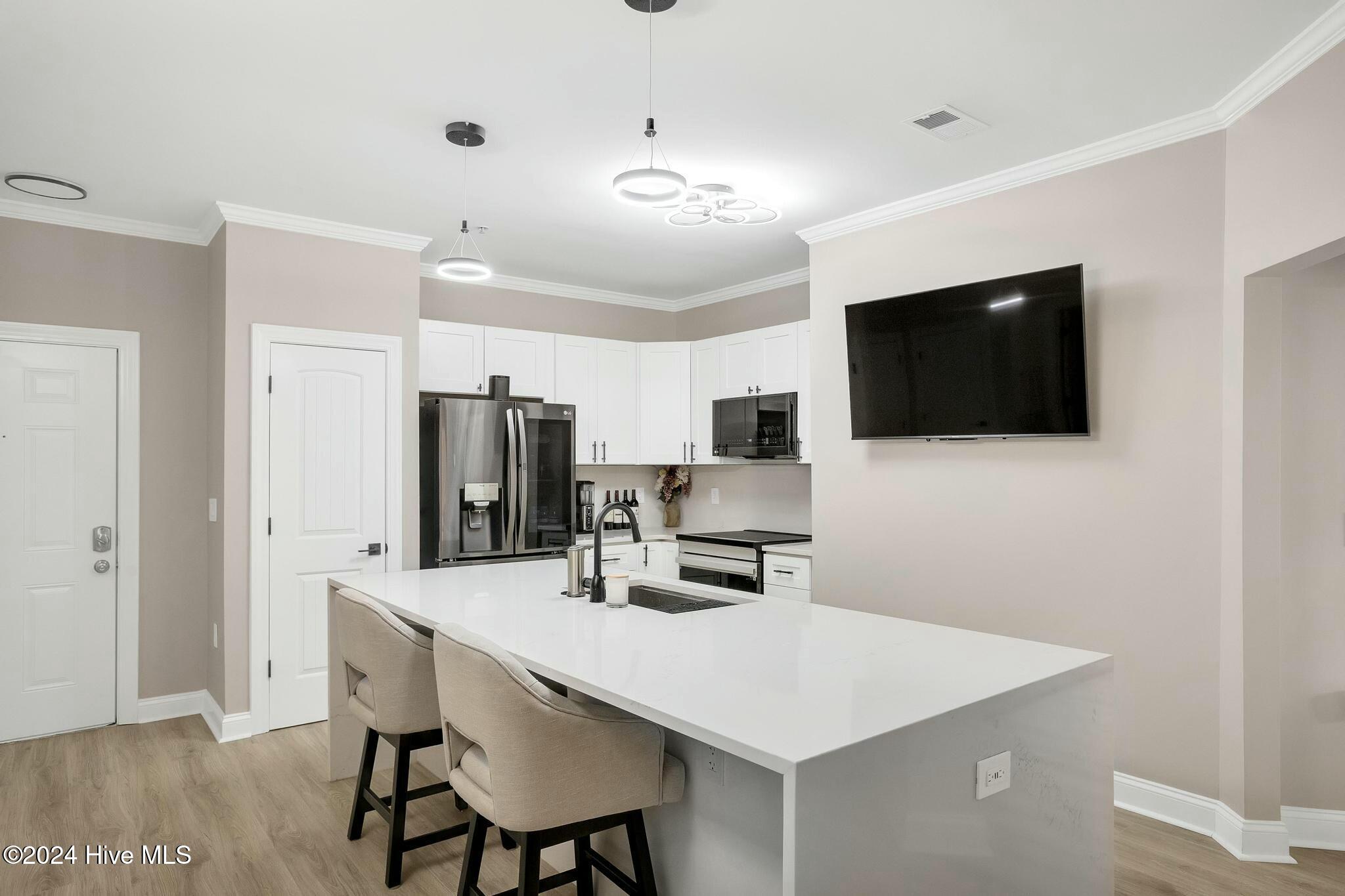 100 Gateway Condos Drive, 110