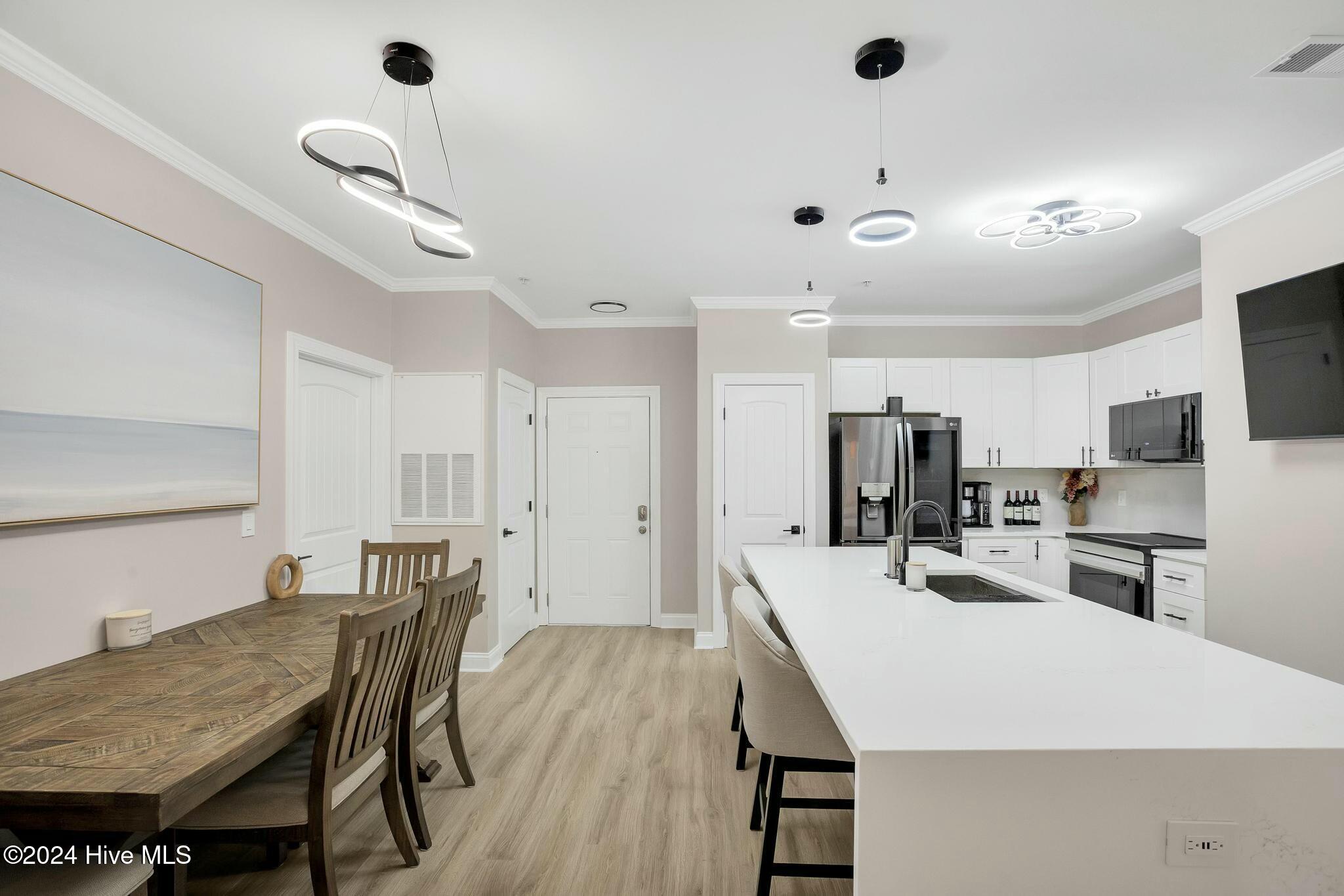 100 Gateway Condos Drive, 110