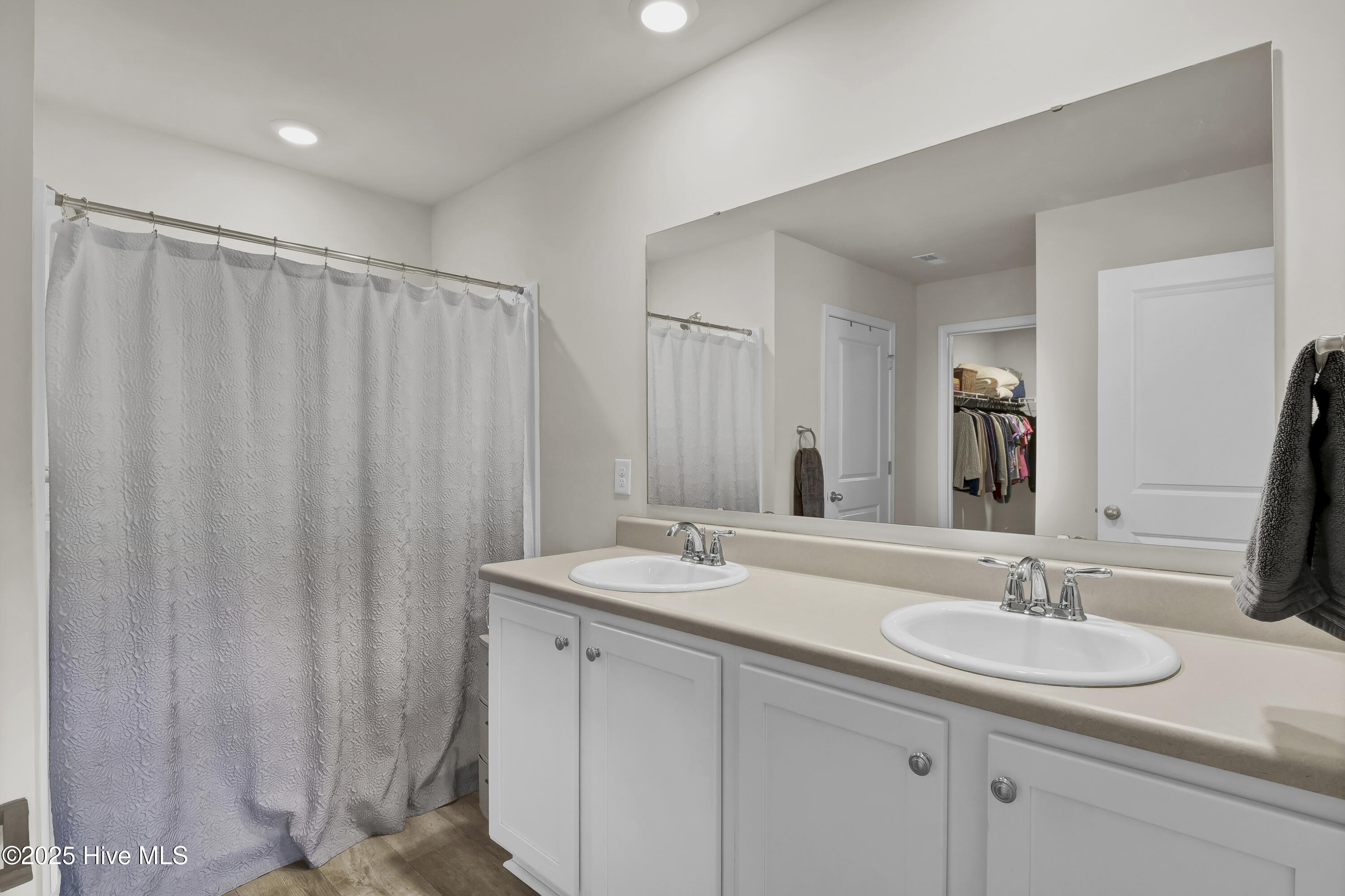 9128 Oak Grove Court NE