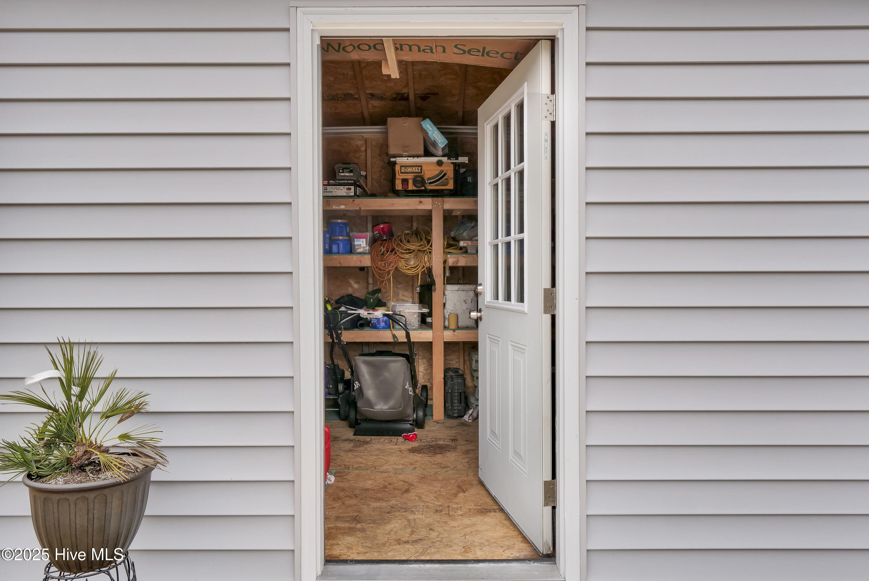 9128 Oak Grove Court NE