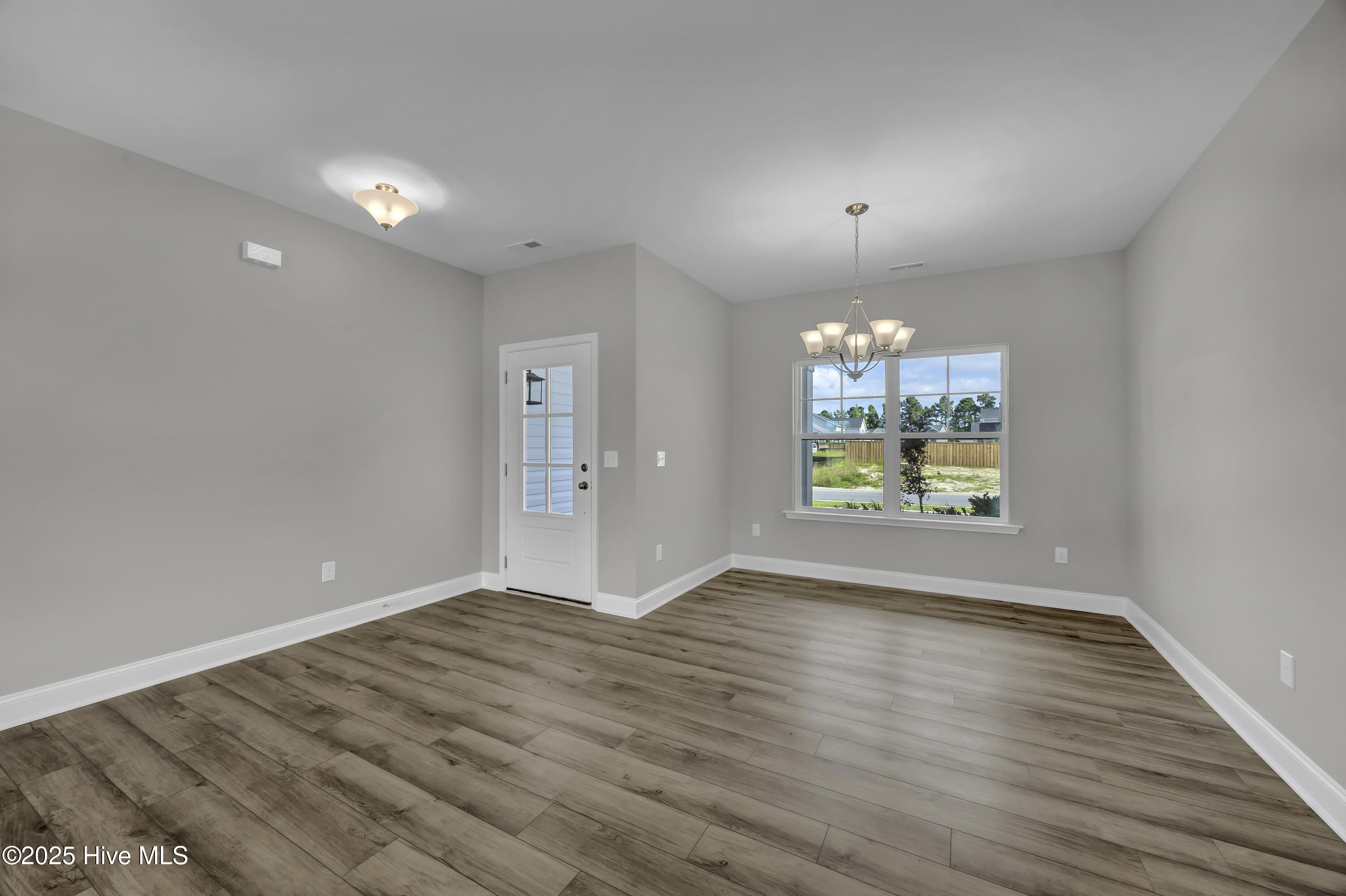 1053 Setting Sun Boulevard NE