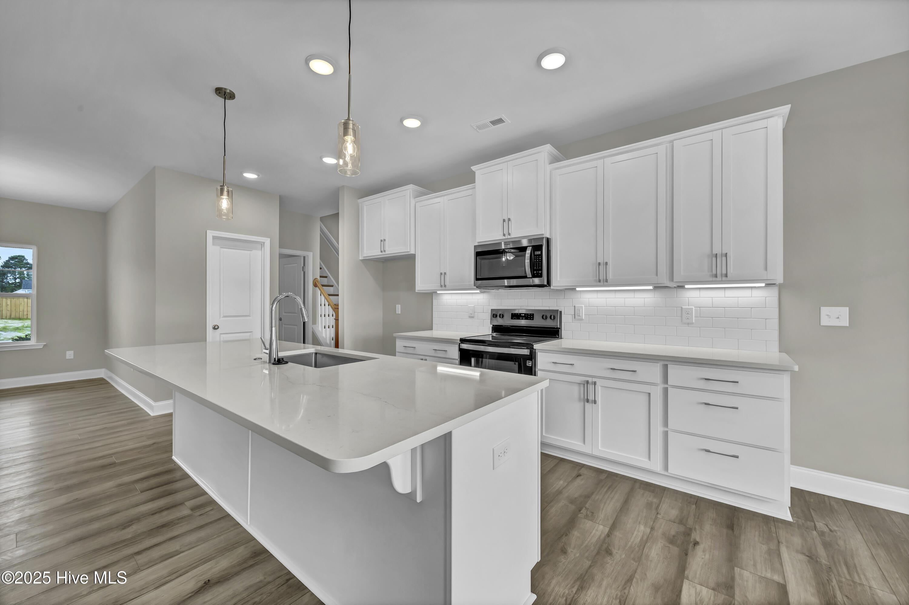 1053 Setting Sun Boulevard NE