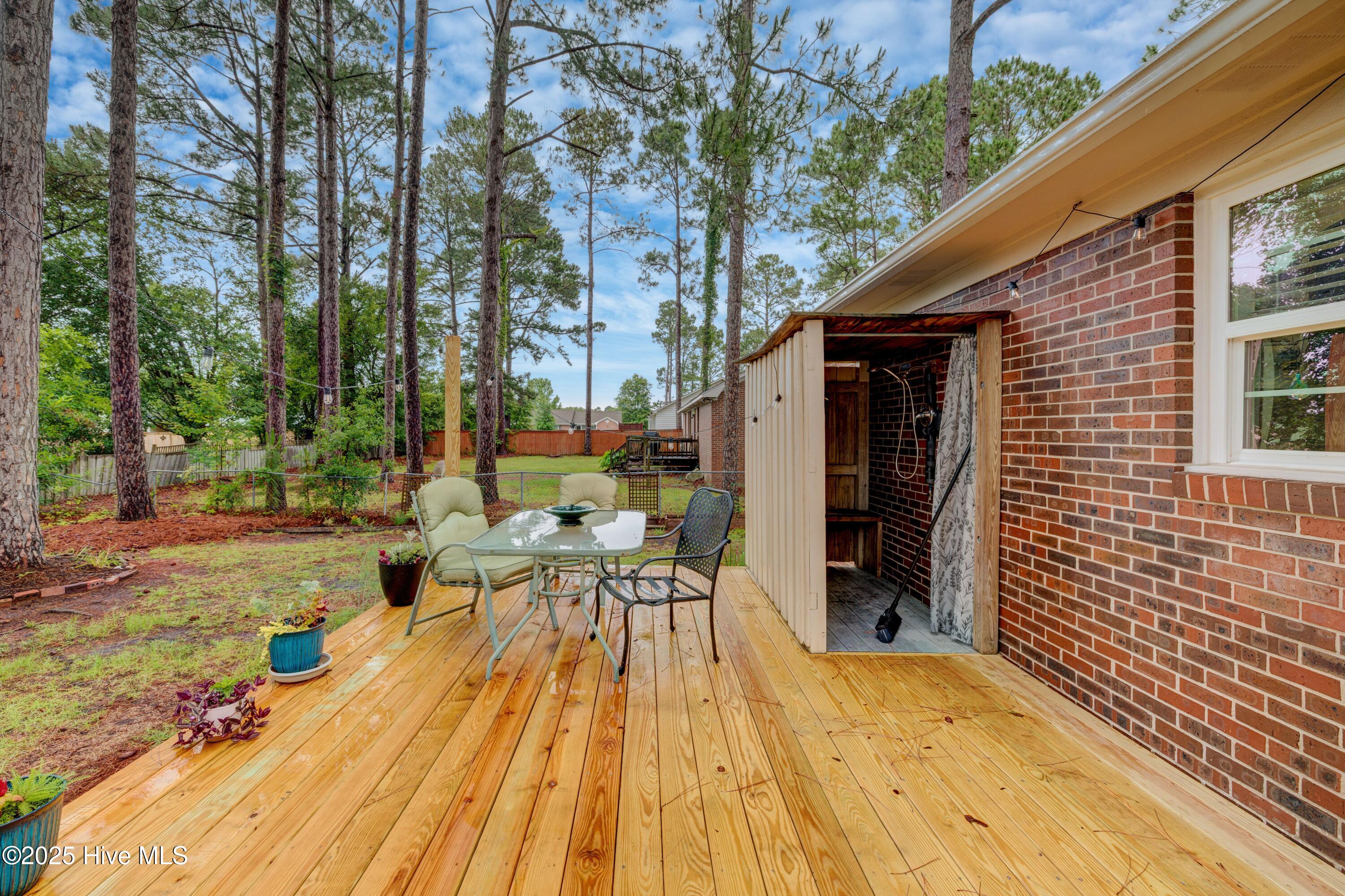 1525 Pointer Lane
