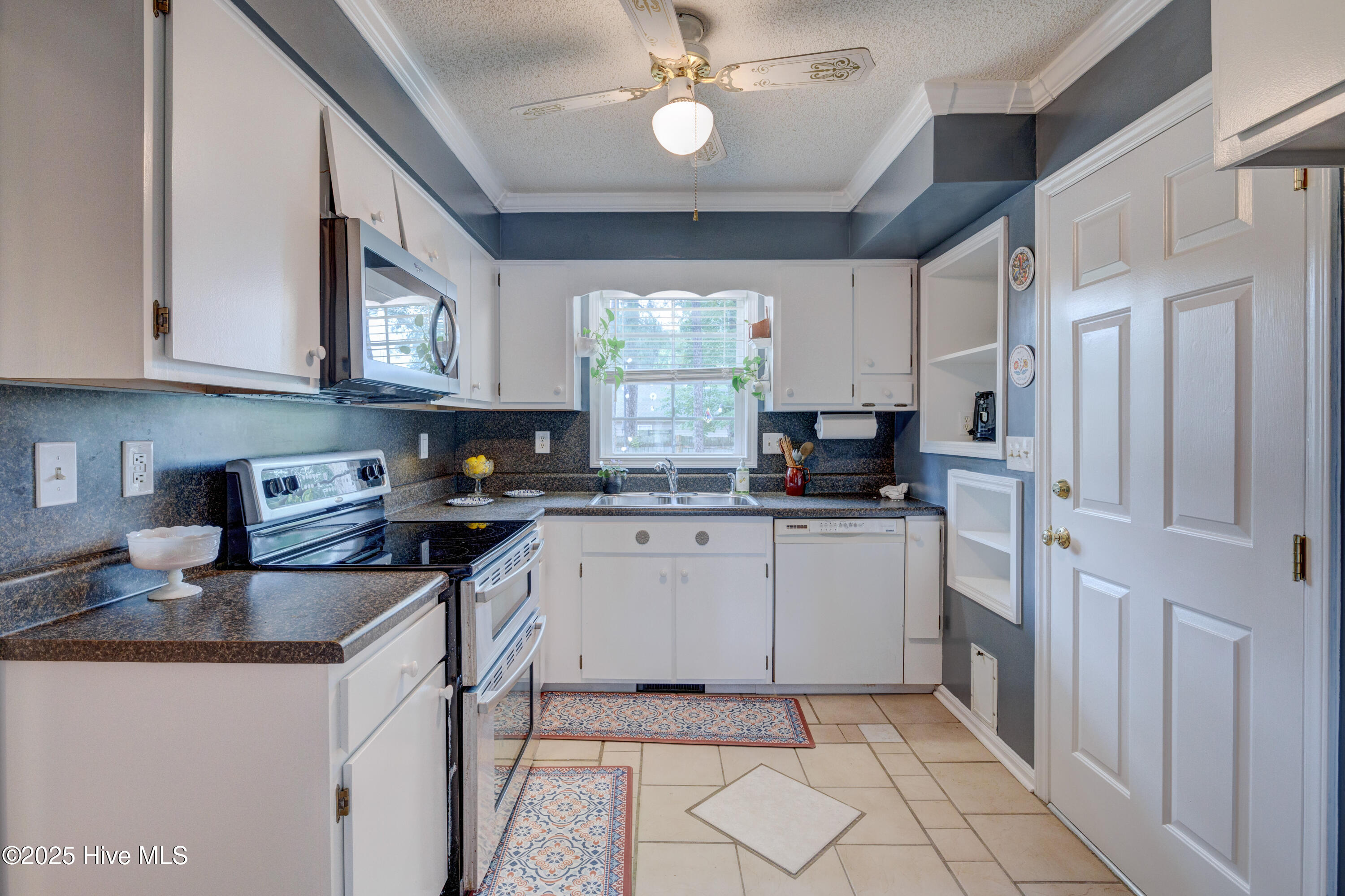 1525 Pointer Lane