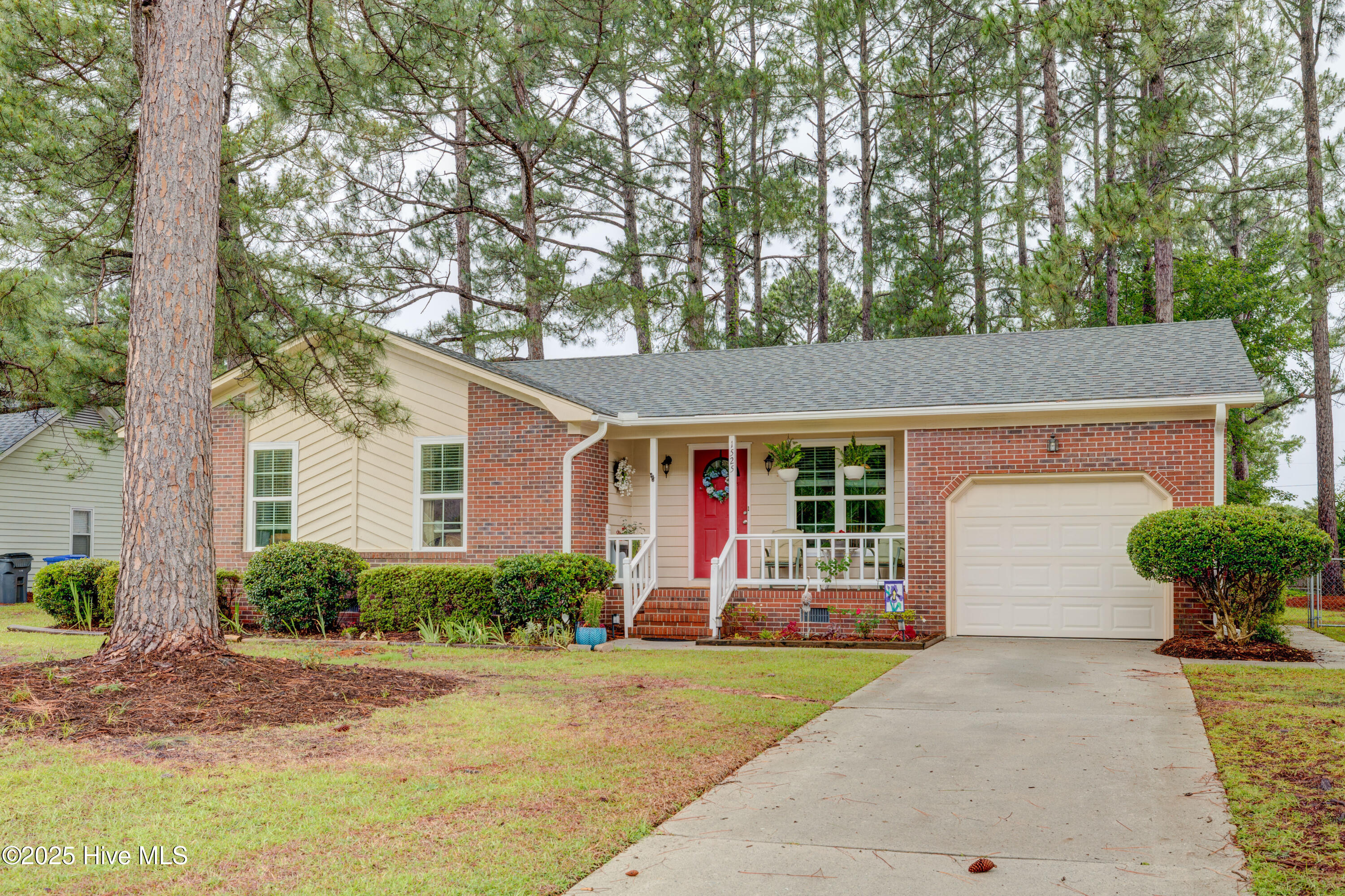 1525 Pointer Lane