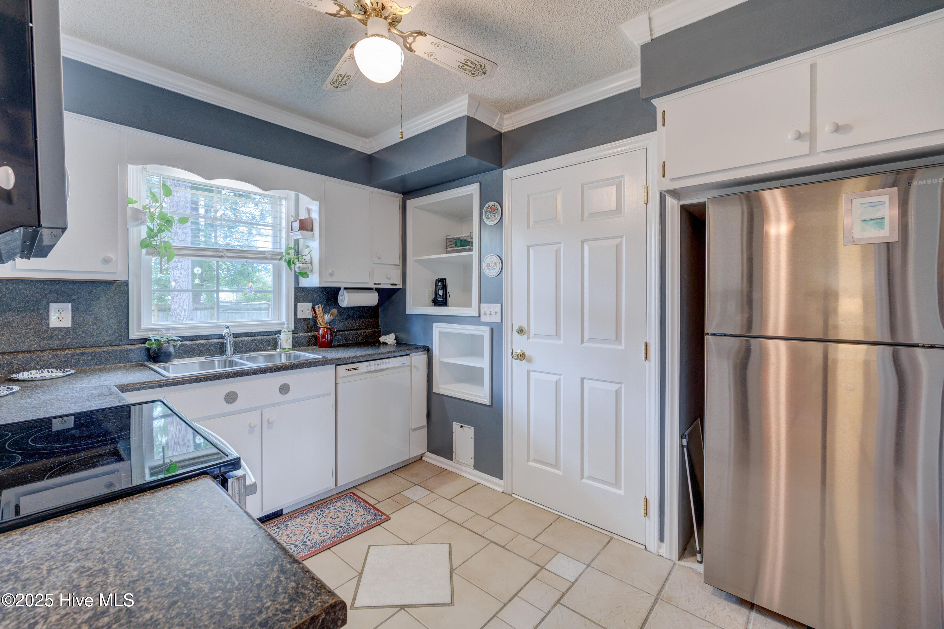 1525 Pointer Lane