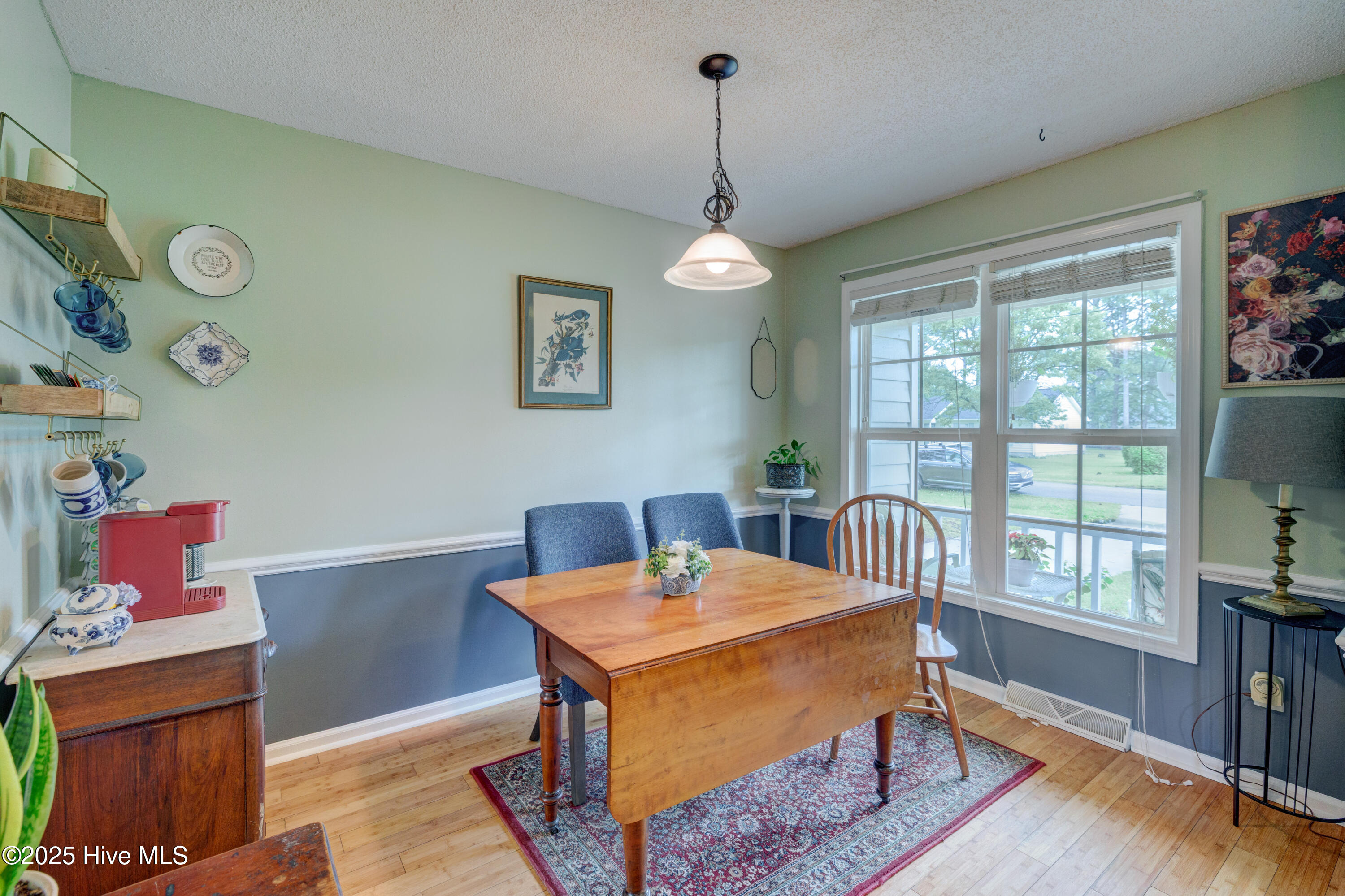 1525 Pointer Lane