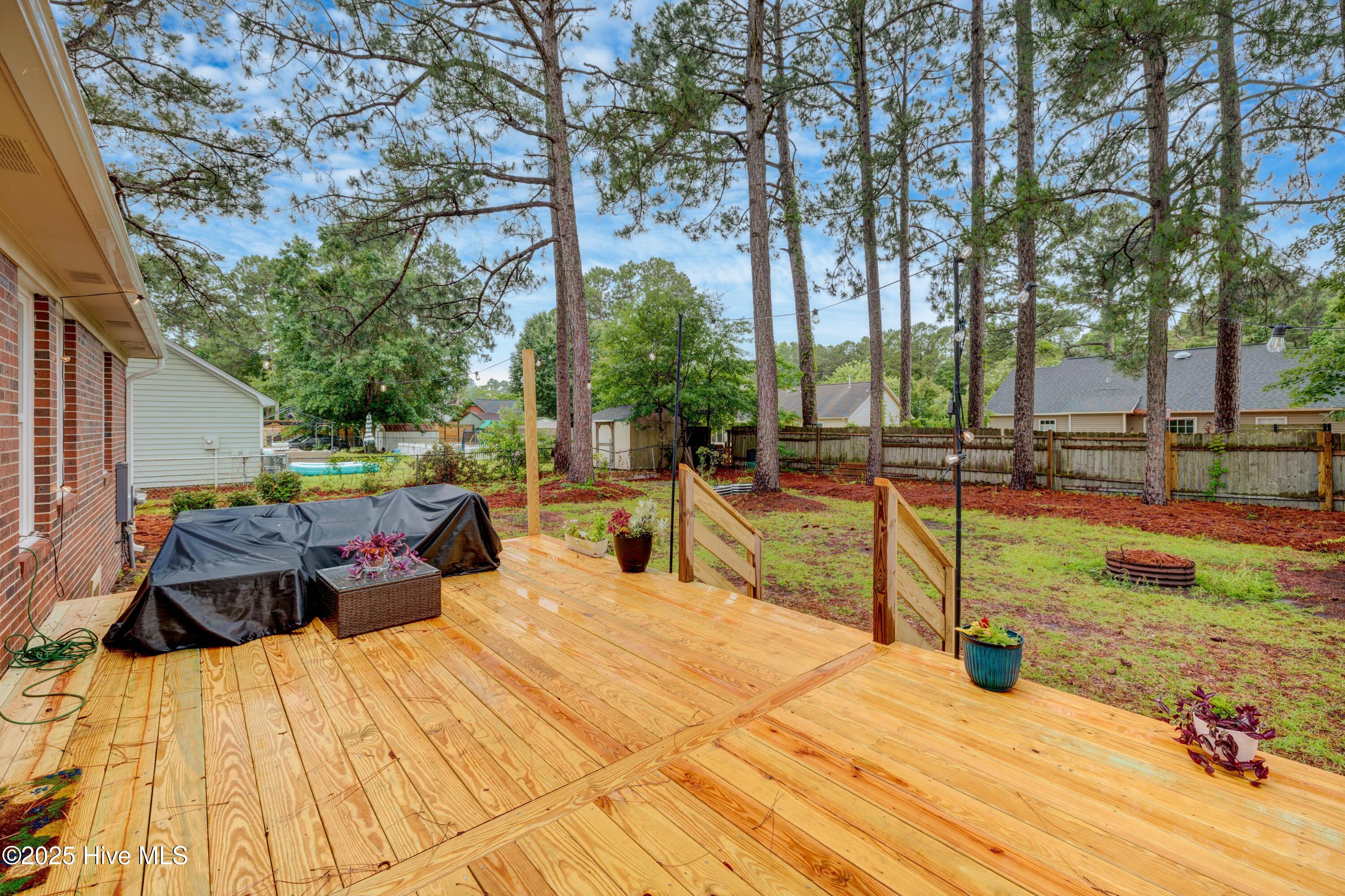 1525 Pointer Lane