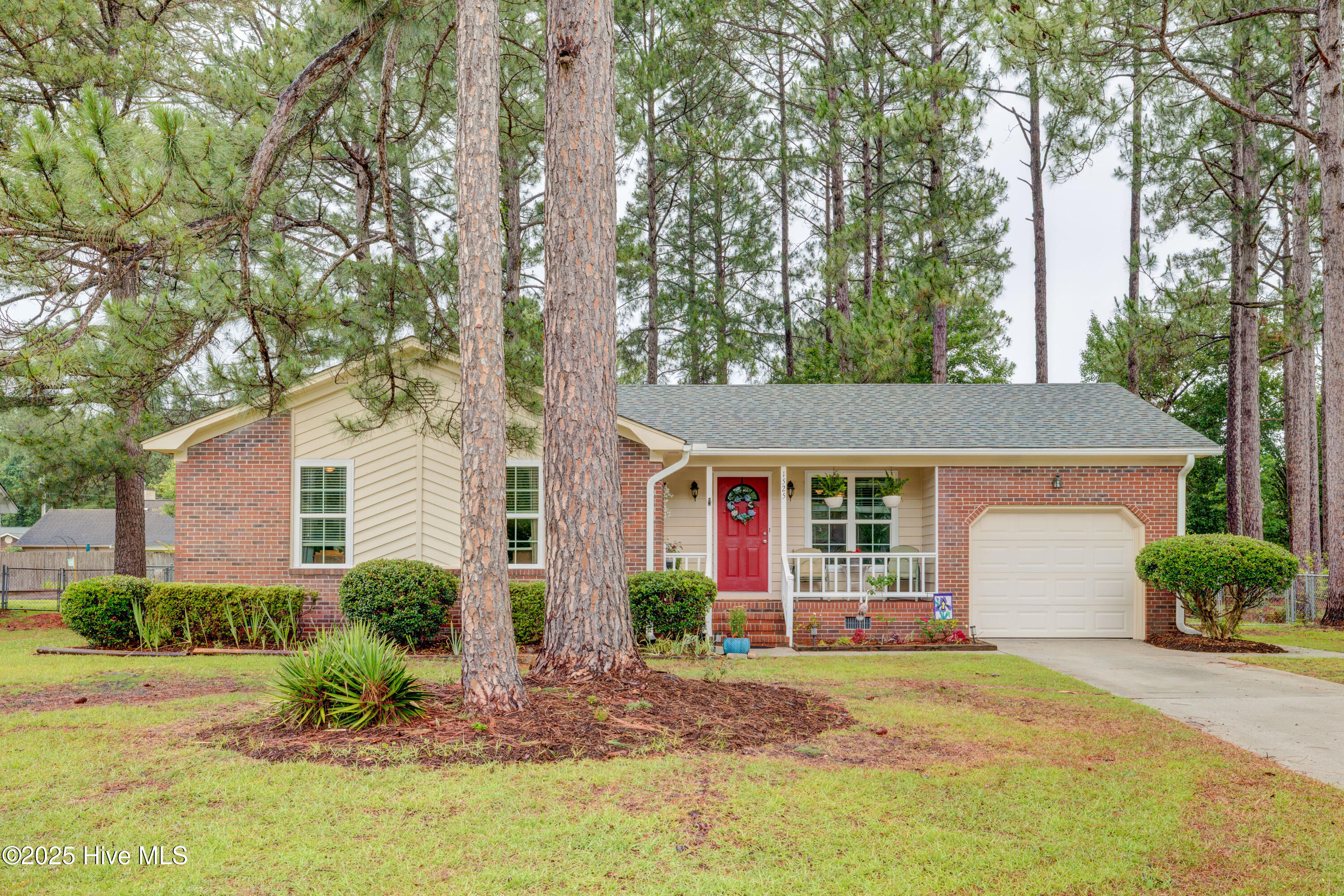 1525 Pointer Lane
