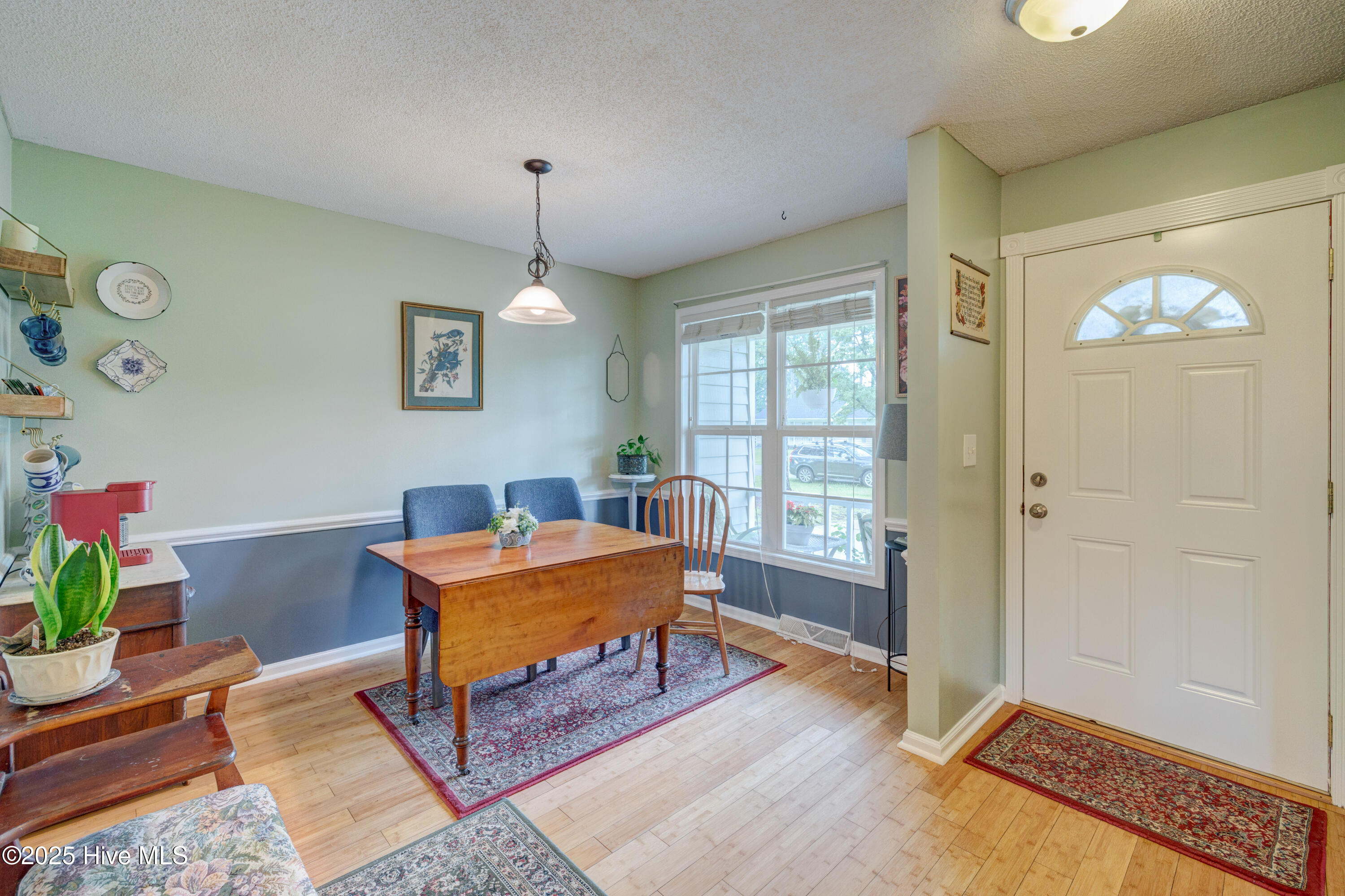 1525 Pointer Lane
