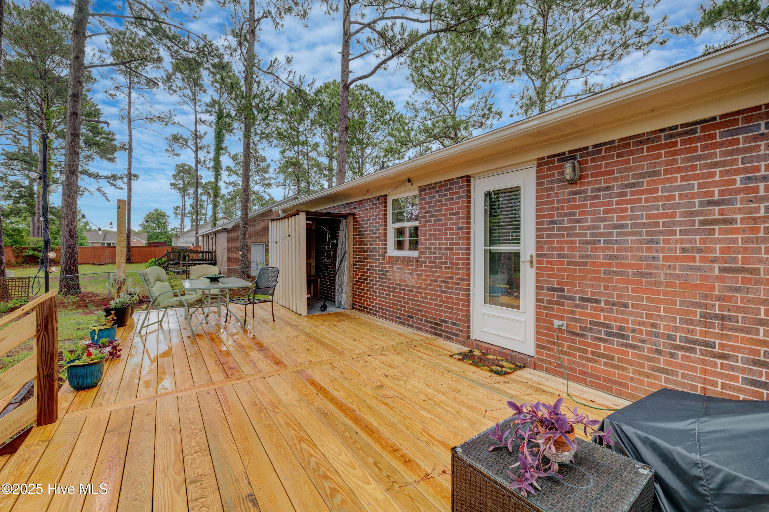 1525 Pointer Lane