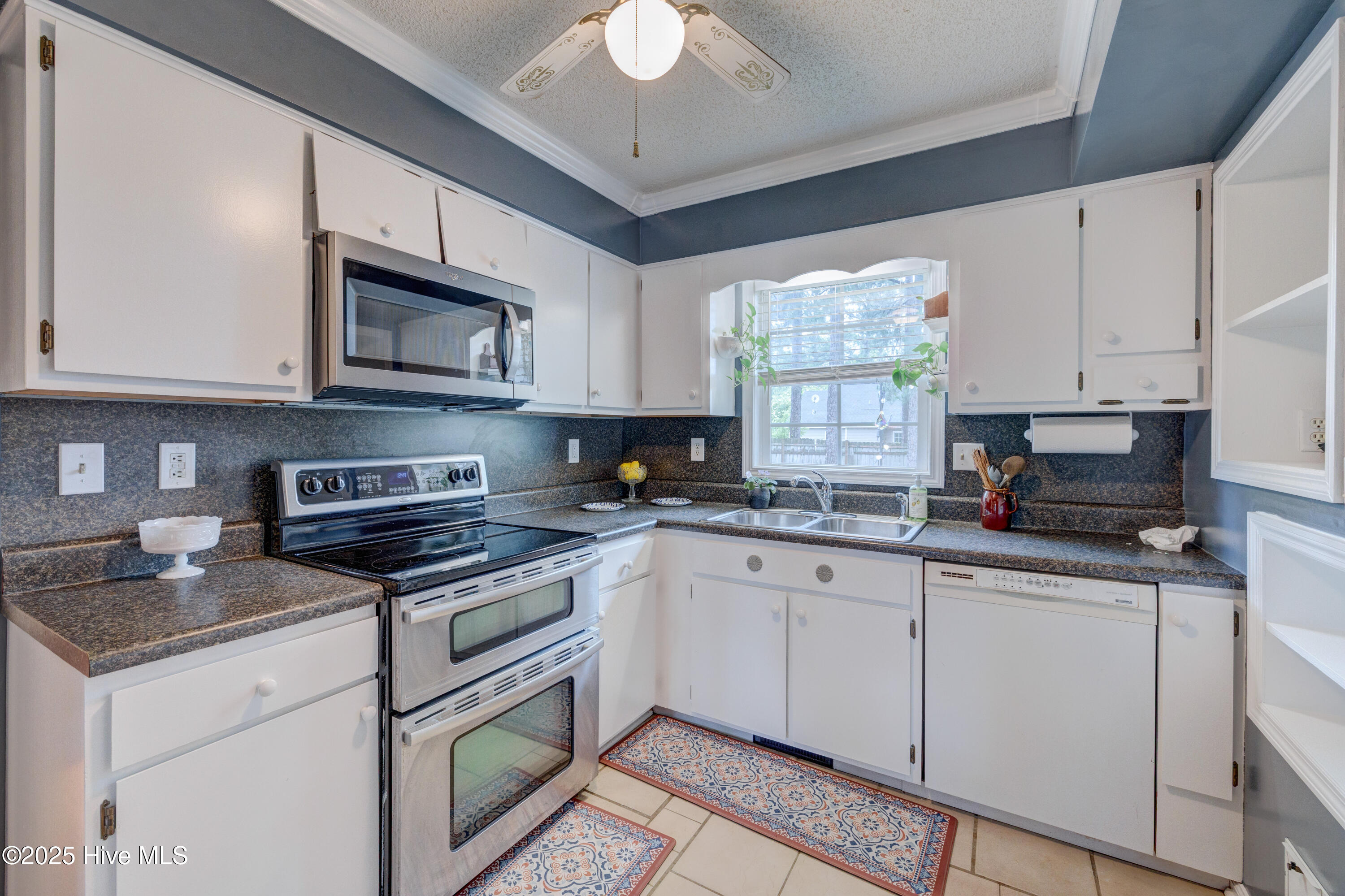 1525 Pointer Lane