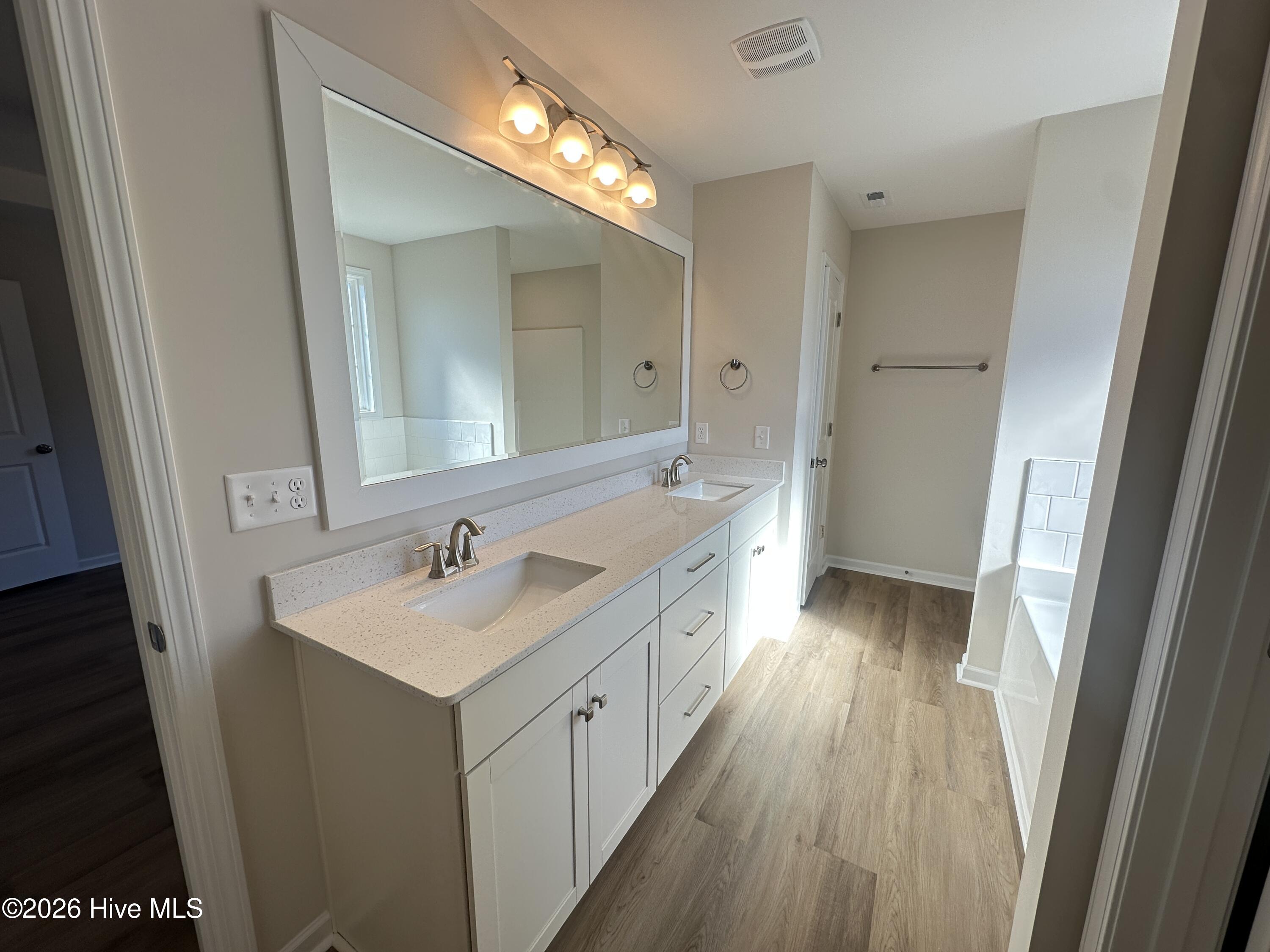 229 S Bandwheel Way
